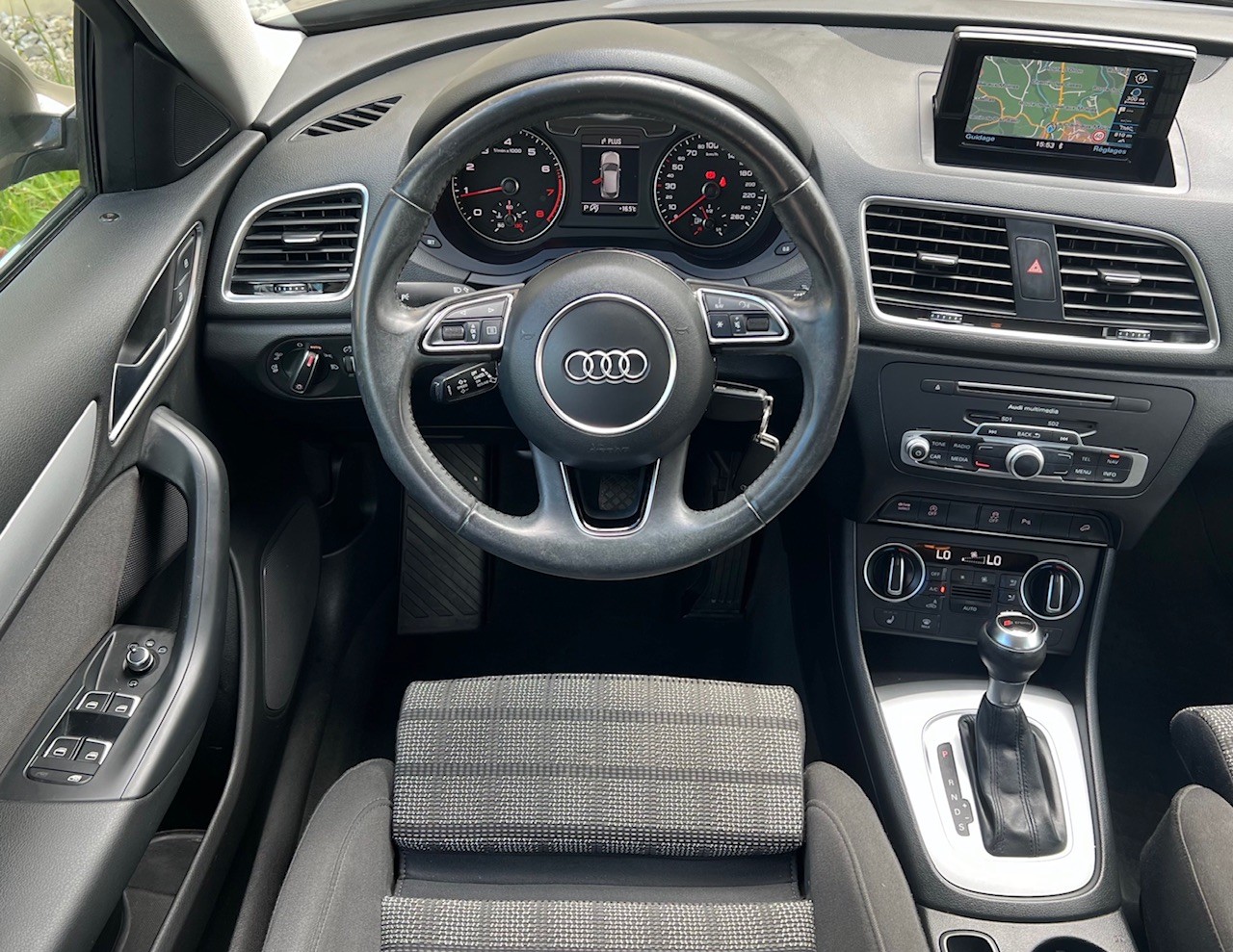 AUDI Q3 2.0 TFSI quattro S-tronic-image-9