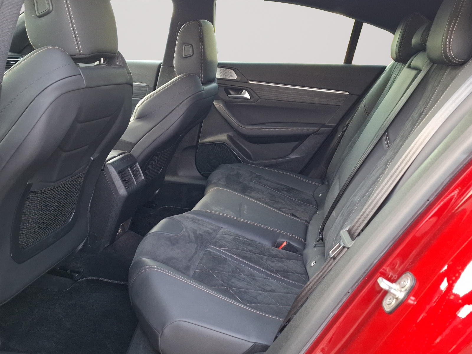 PEUGEOT 508 1.6 PureTech GT EAT8-image-7
