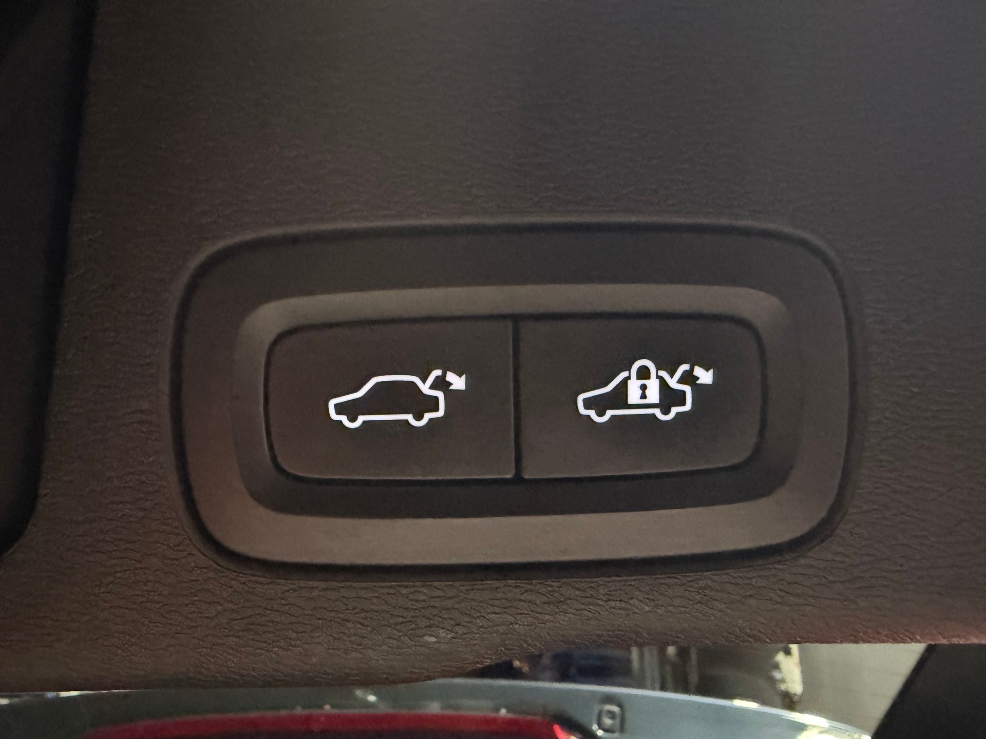 VOLVO XC60 T8 eAWD Momentum Geartronic-image-9