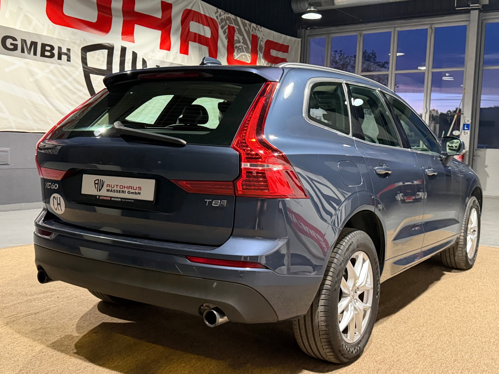 VOLVO XC60 T8 eAWD Momentum Geartronic-image-2