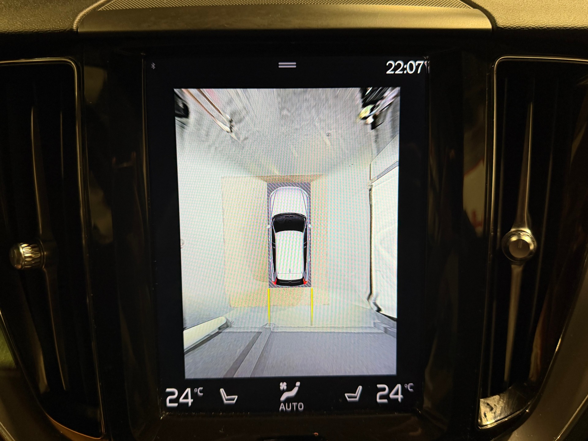 VOLVO XC60 T8 eAWD Momentum Geartronic-image-17