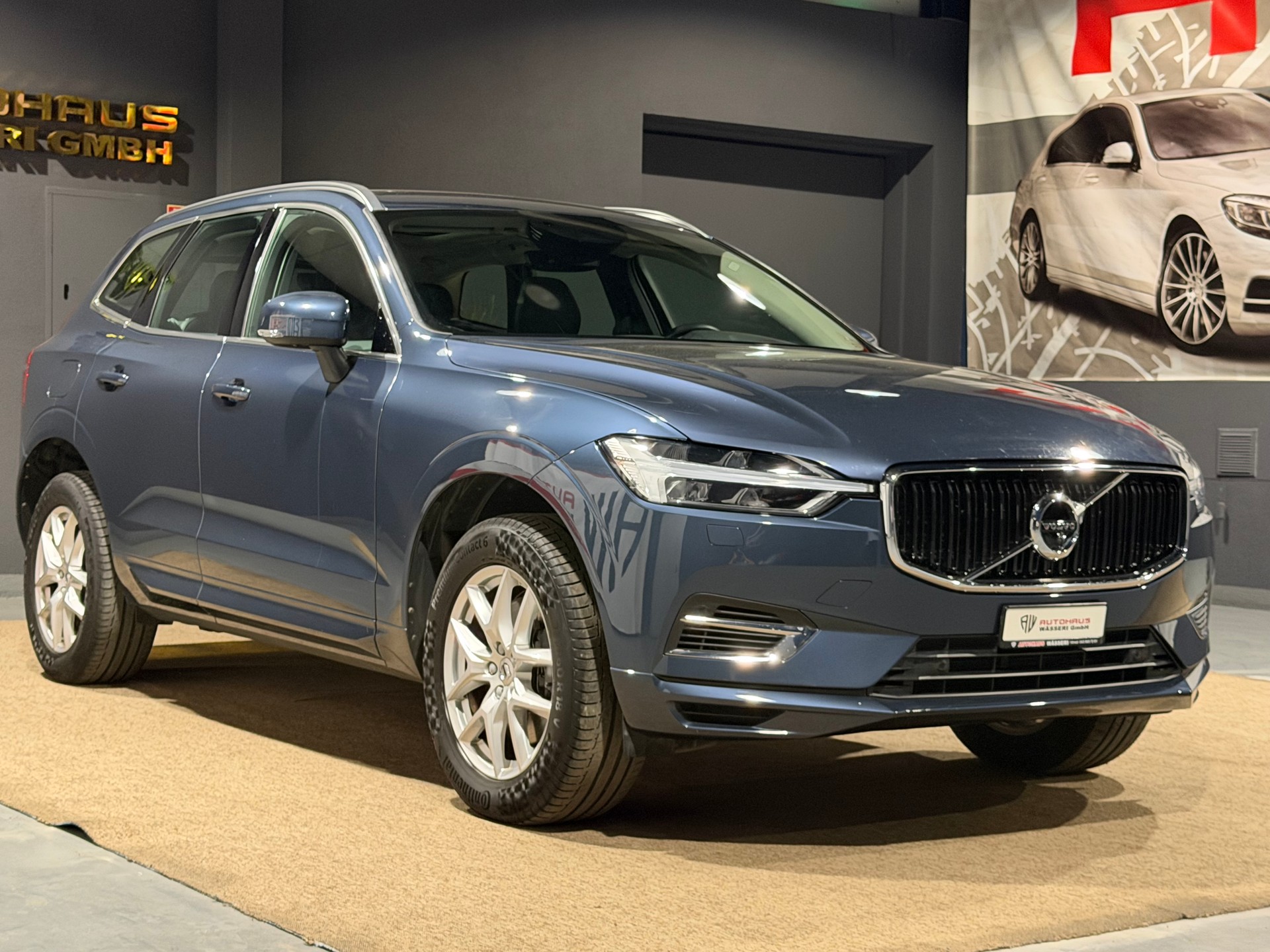 VOLVO XC60 T8 eAWD Momentum Geartronic-image-0