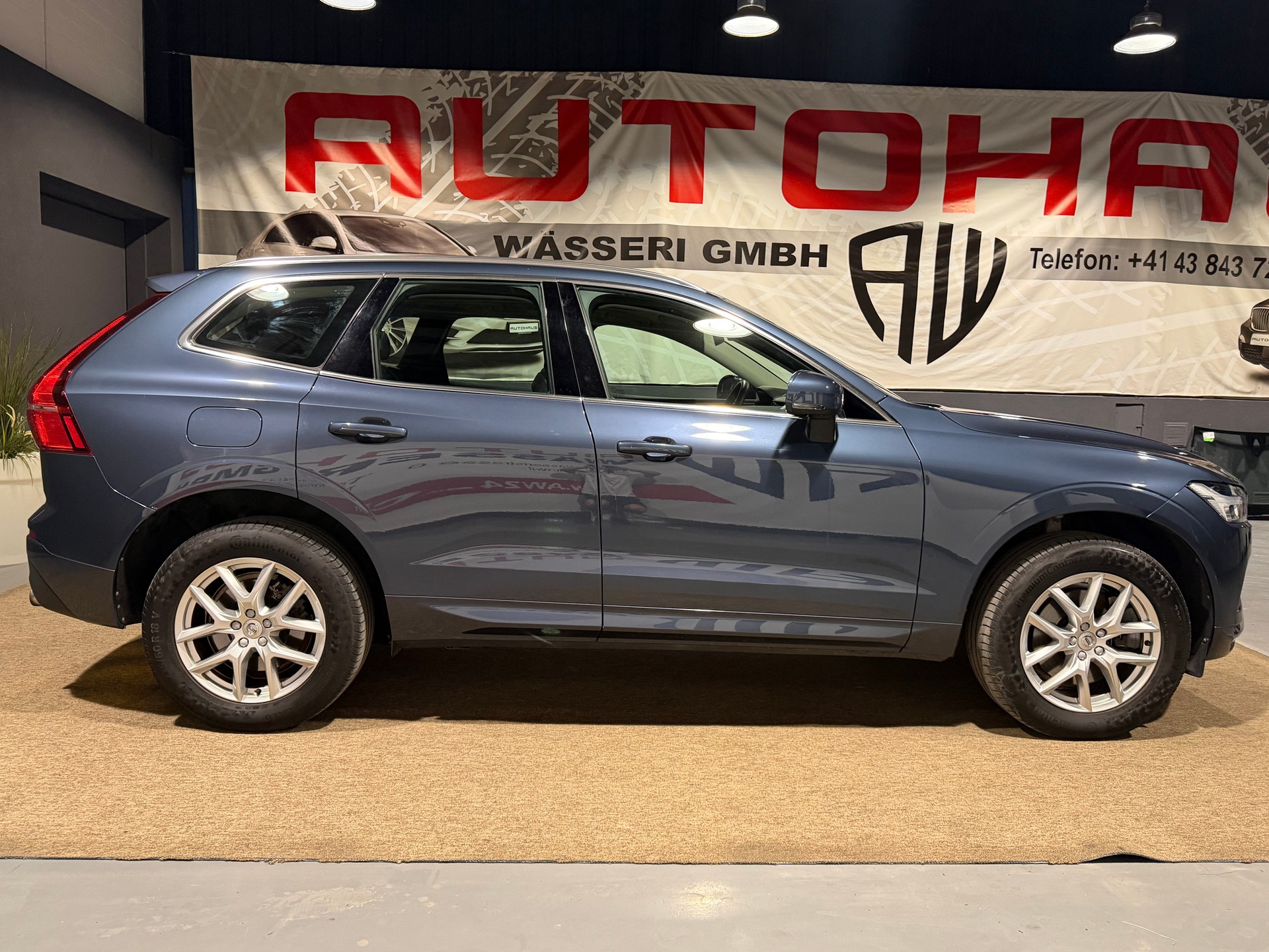 VOLVO XC60 T8 eAWD Momentum Geartronic-image-1