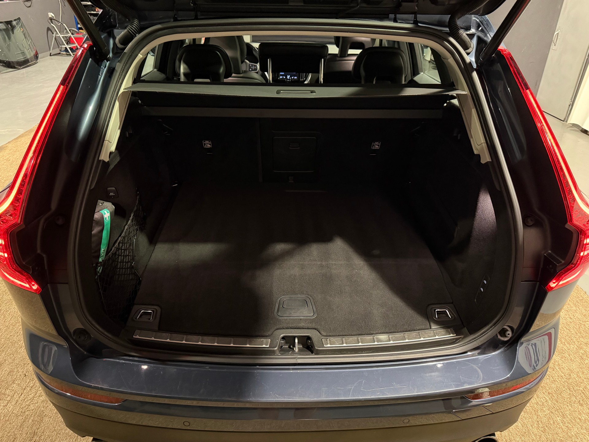 VOLVO XC60 T8 eAWD Momentum Geartronic-image-8