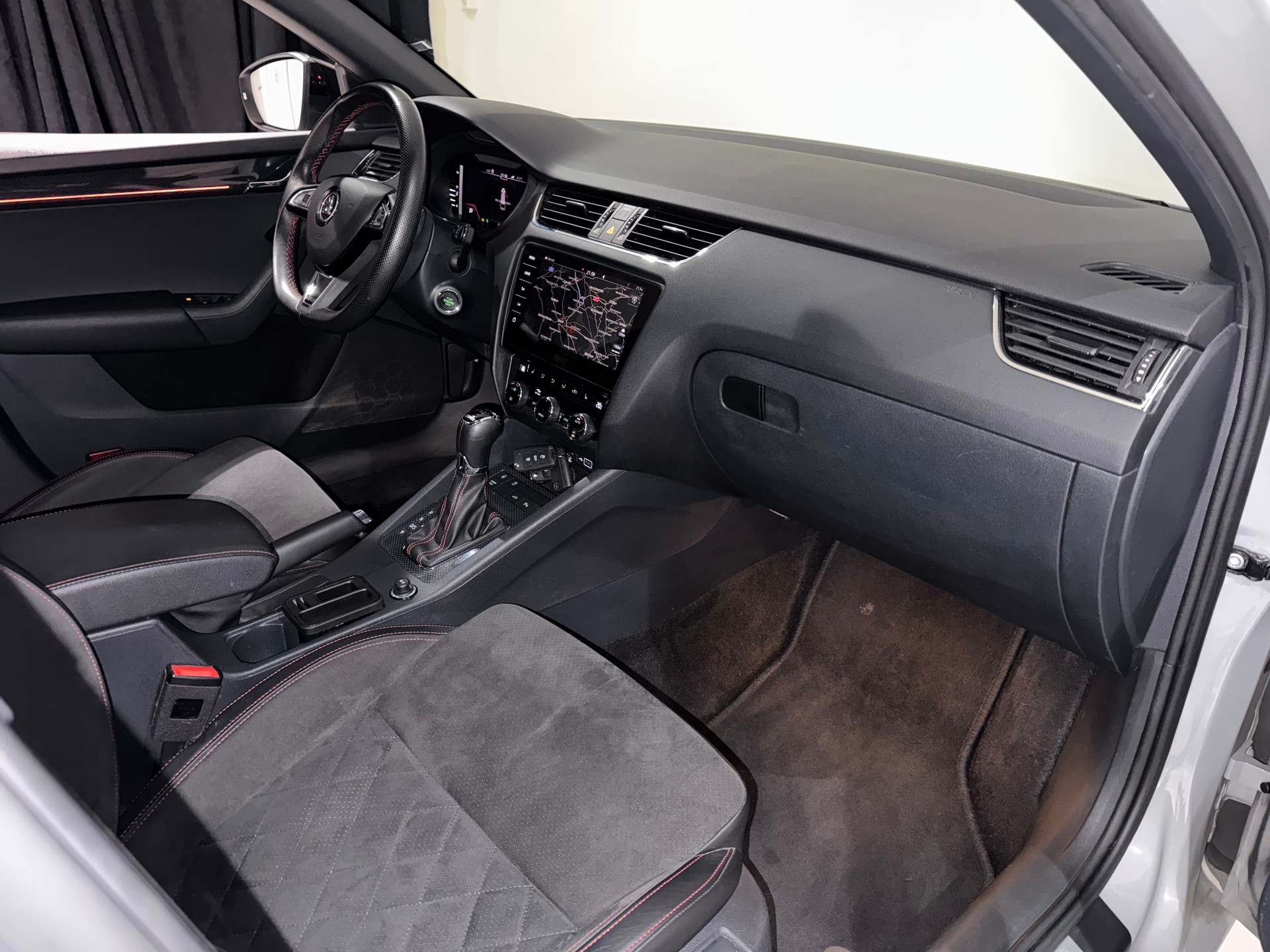 SKODA Octavia Combi 2.0 TSI RS Final Edition DSG | AHK 1600Kg |-image-11