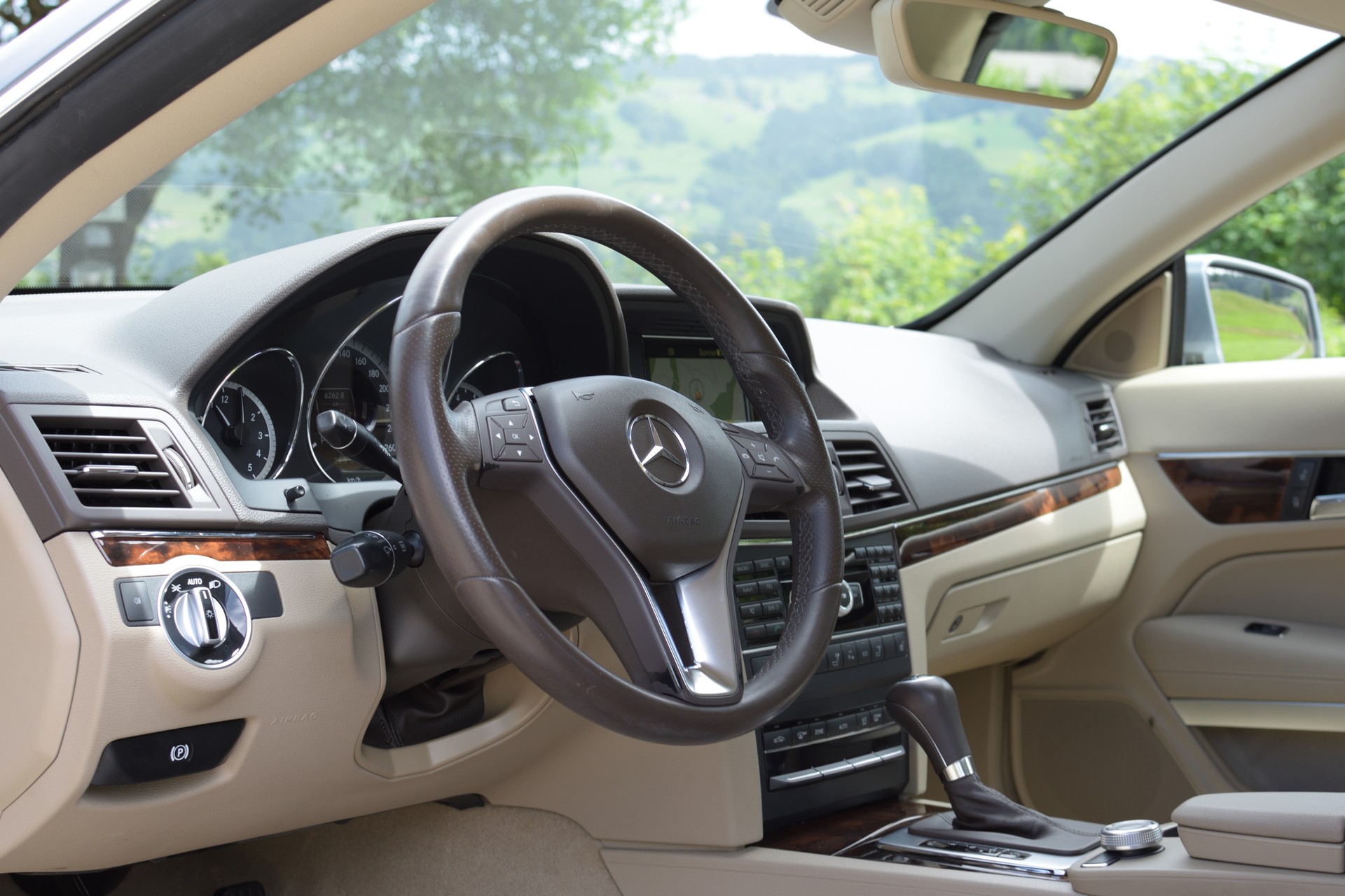 MERCEDES-BENZ E 250 BlueEF Elegance-image-4
