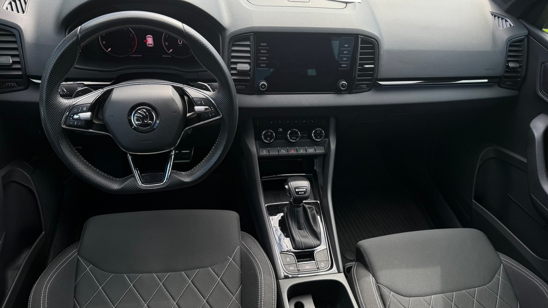 SKODA Karoq 2.0 TSI SportLine 4x4 DSG-image-6