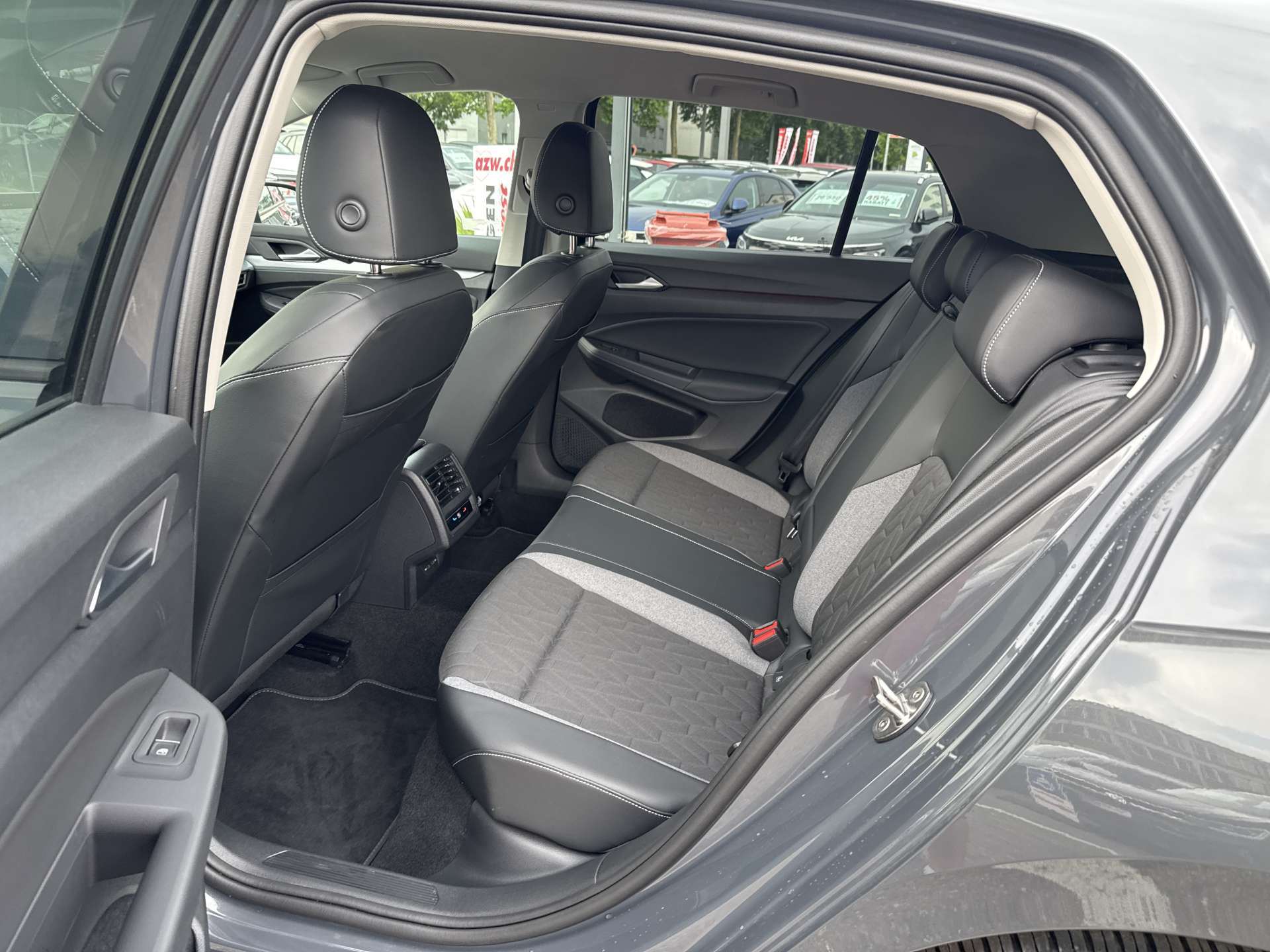 VW Golf 2.0 TDi Life GOAL DSG-Automat-image-6