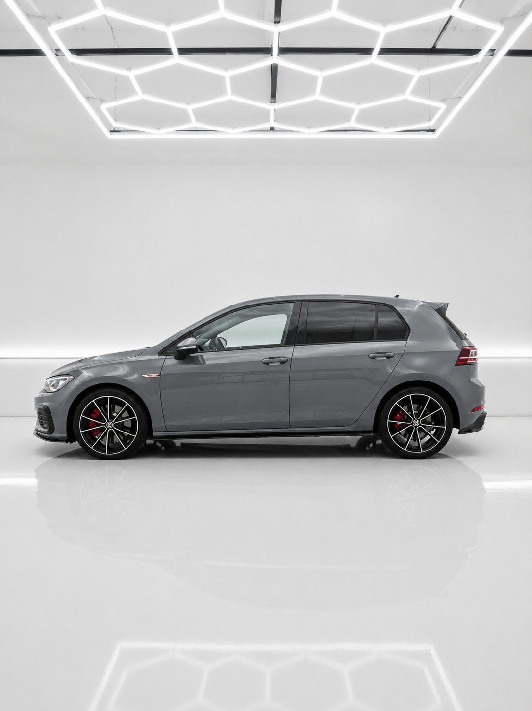 VW Golf 2.0 TSI GTI TCR DSG-image-2