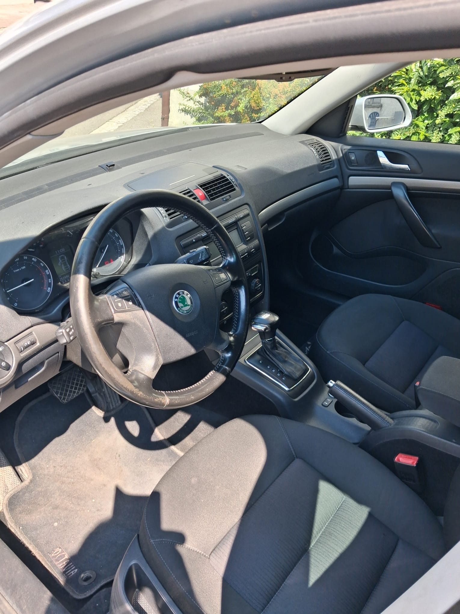 SKODA 1.9 TDI 105 DPF Ambiente DSG-image-3