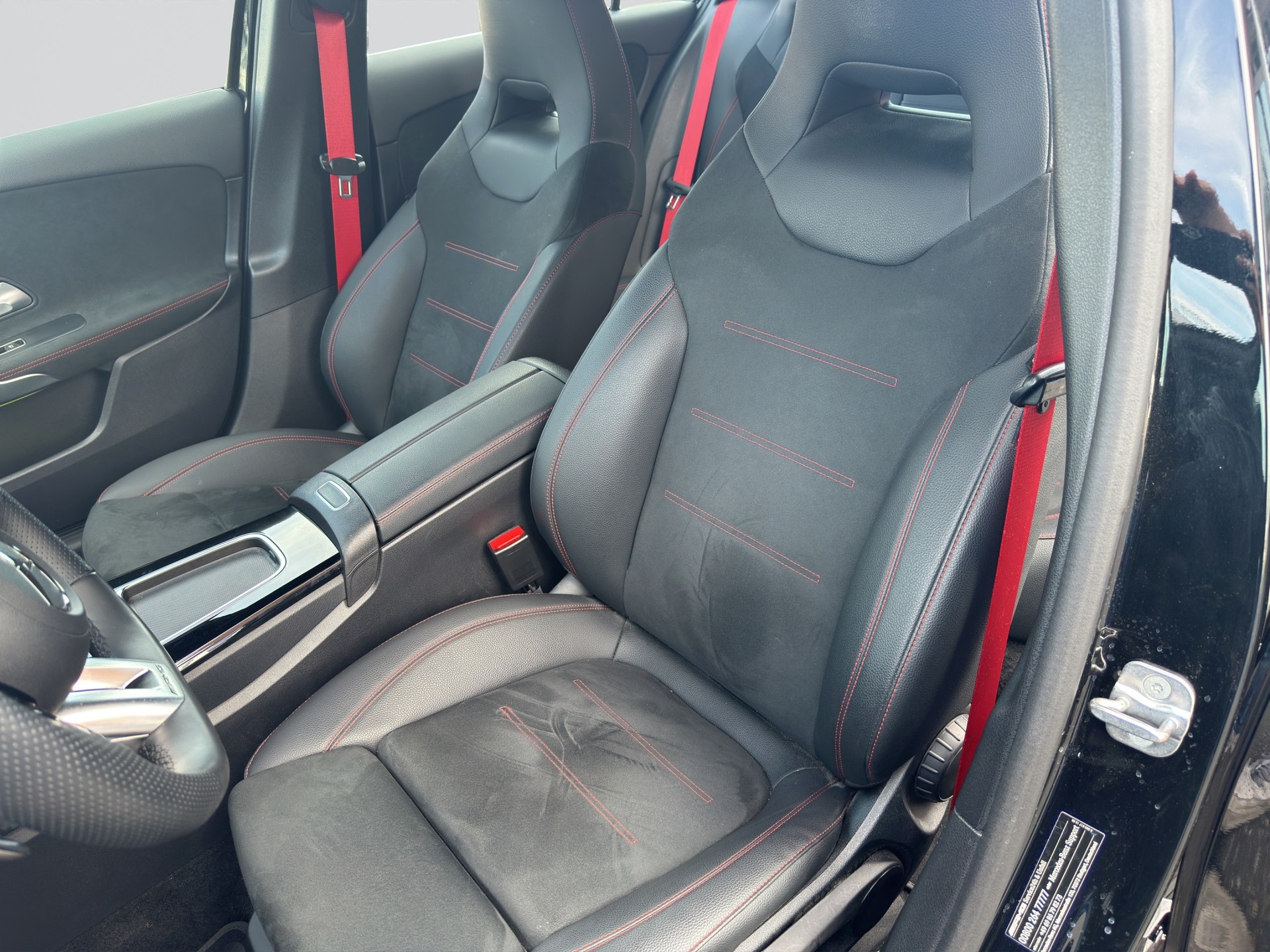 MERCEDES-BENZ A35 AMG 4Matic 8G-DCT-image-5