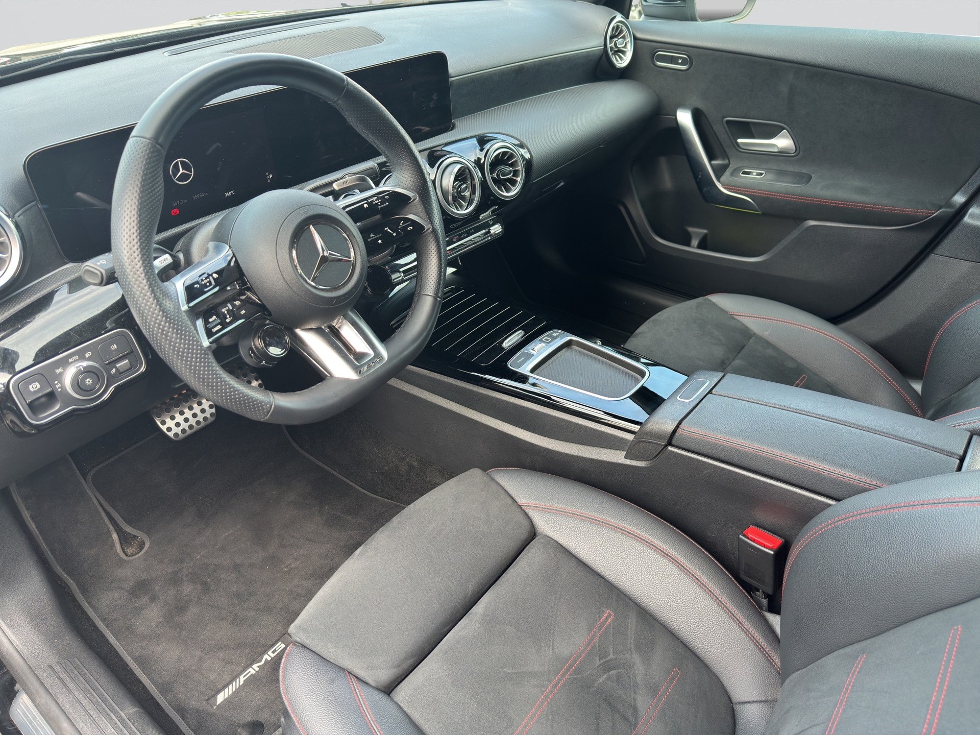MERCEDES-BENZ A35 AMG 4Matic 8G-DCT-image-6