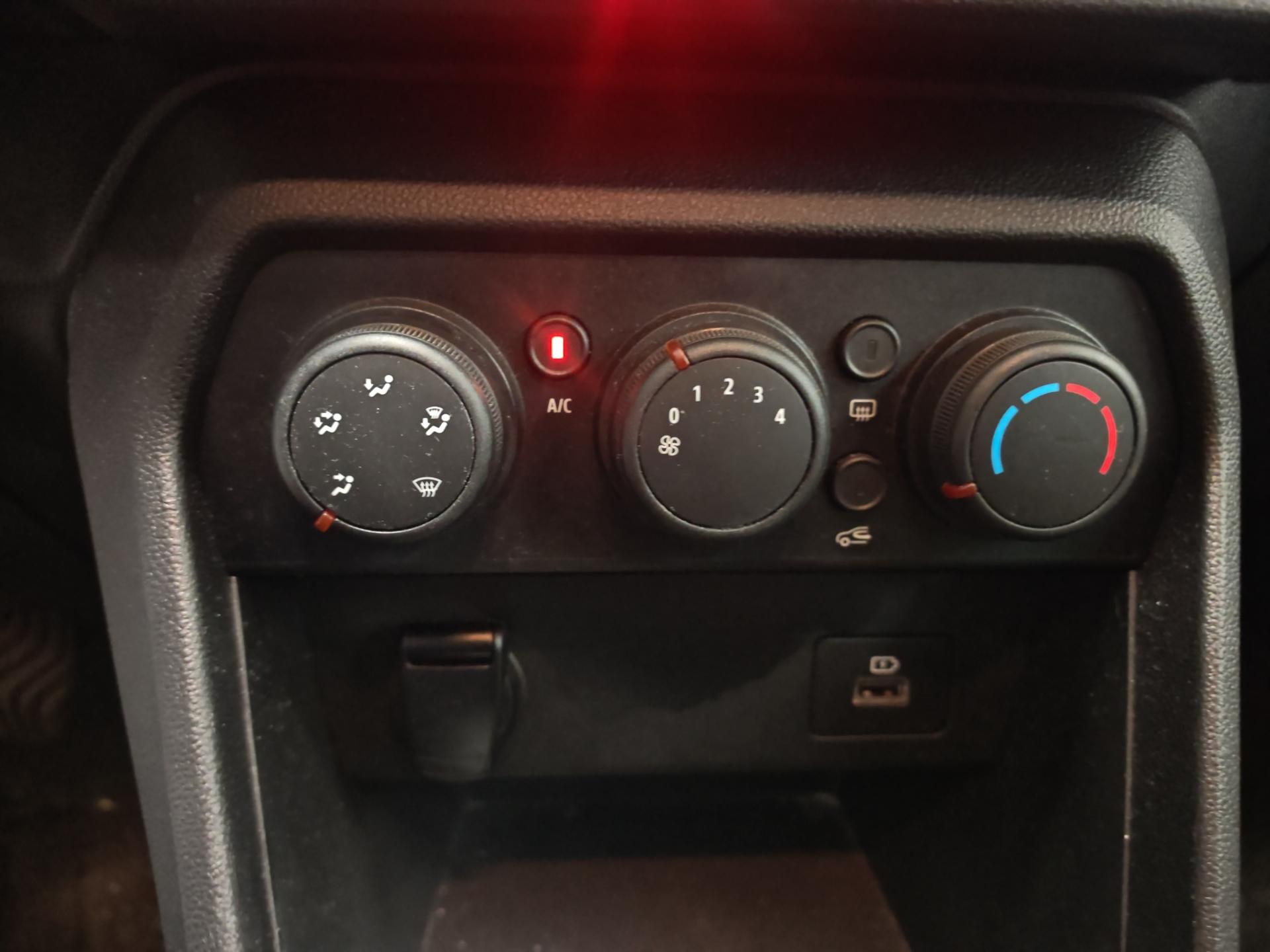 DACIA Sandero Stepway TCe 90 Comfort-image-18