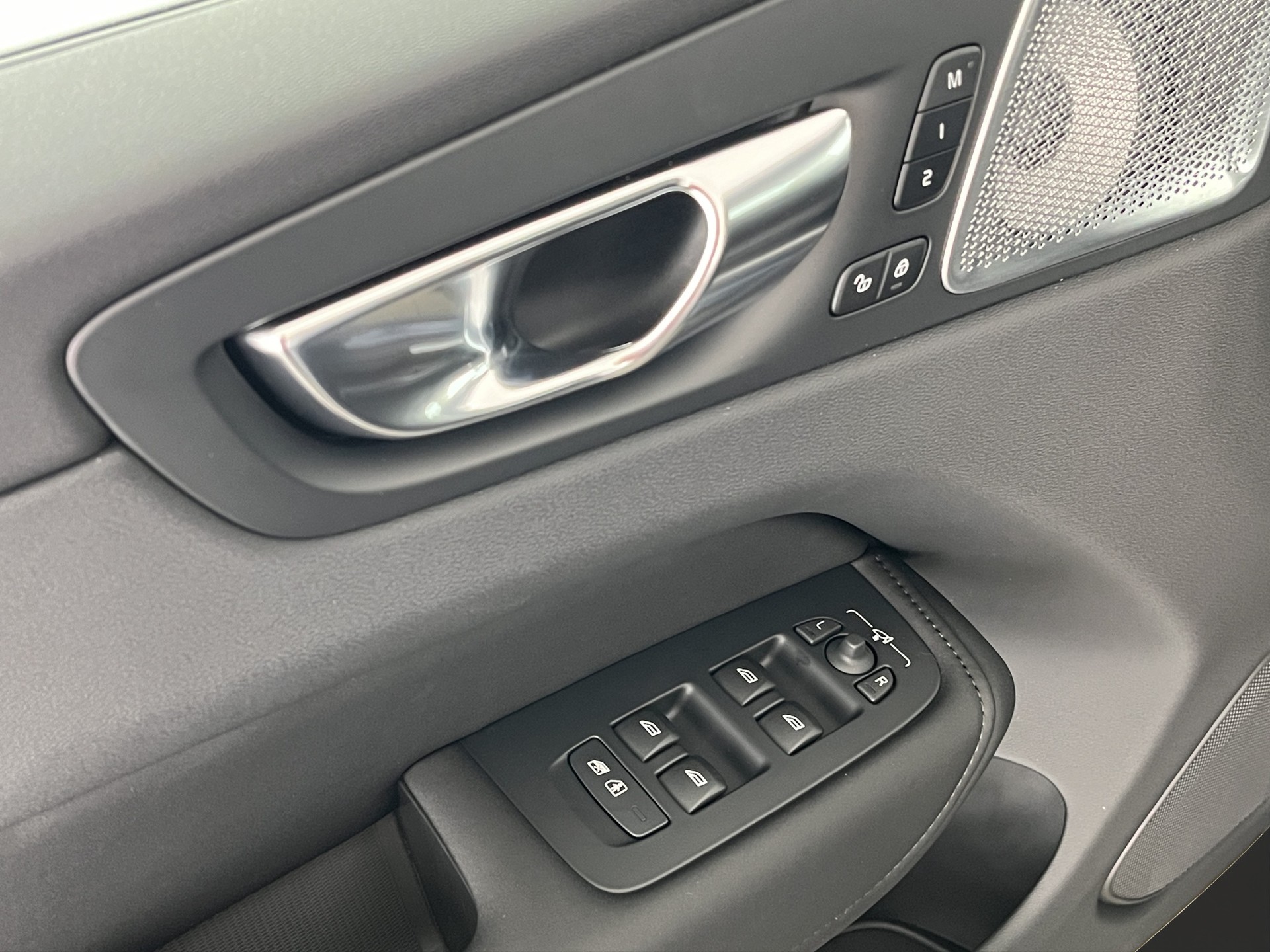 VOLVO XC60 2.0 T8 TE Ultra Dark eAWD-image-11