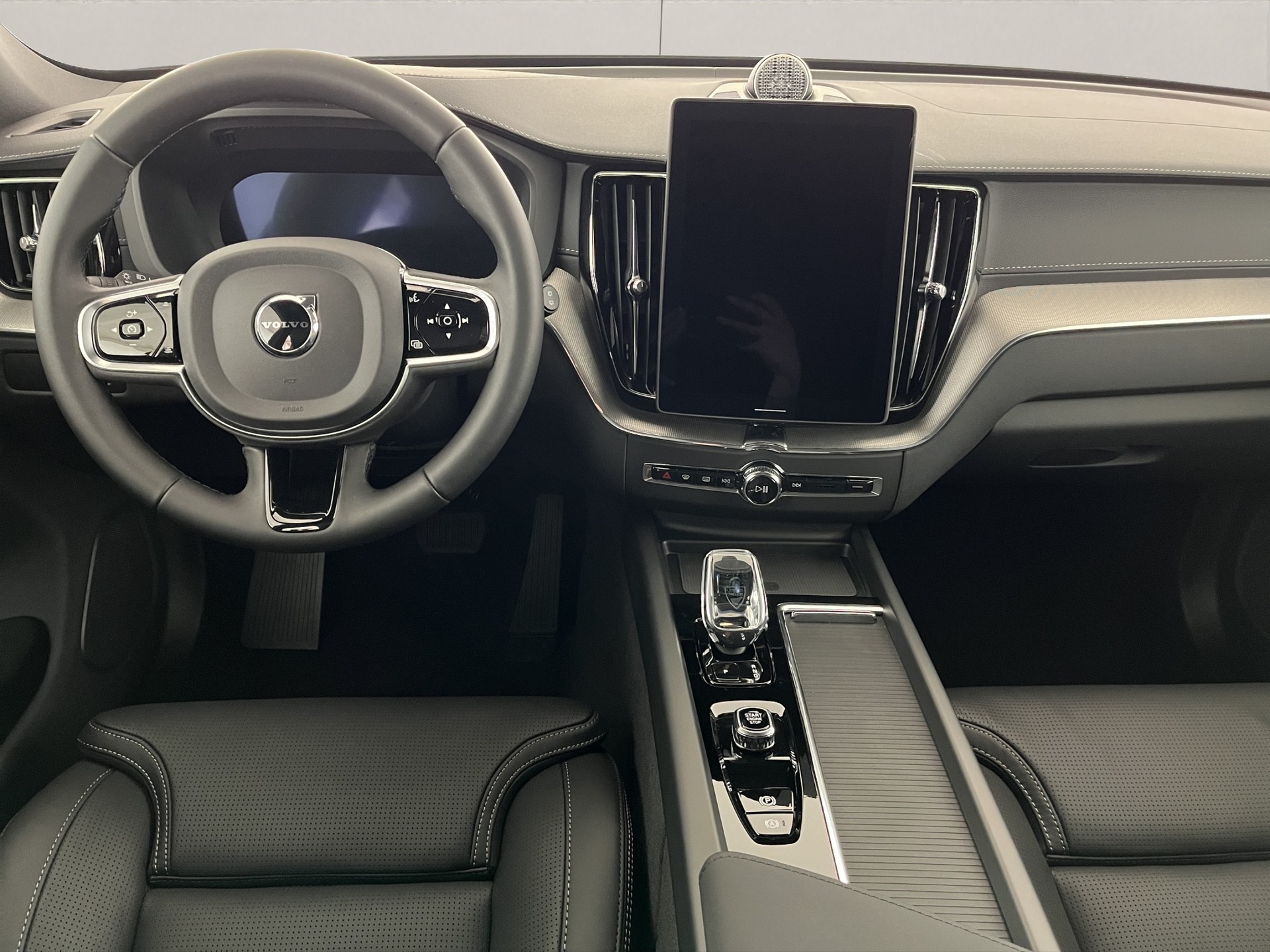 VOLVO XC60 2.0 T8 TE Ultra Dark eAWD-image-9