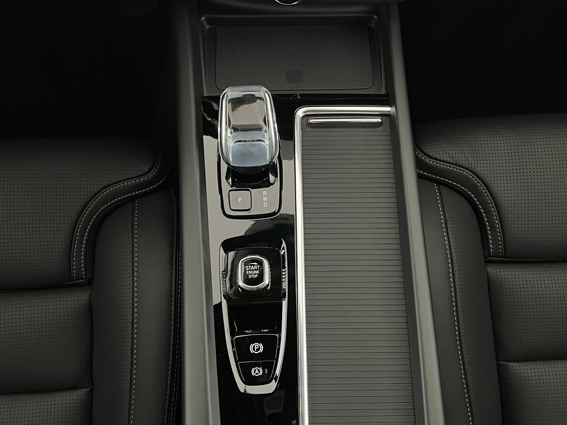 VOLVO XC60 2.0 T8 TE Ultra Dark eAWD-image-14
