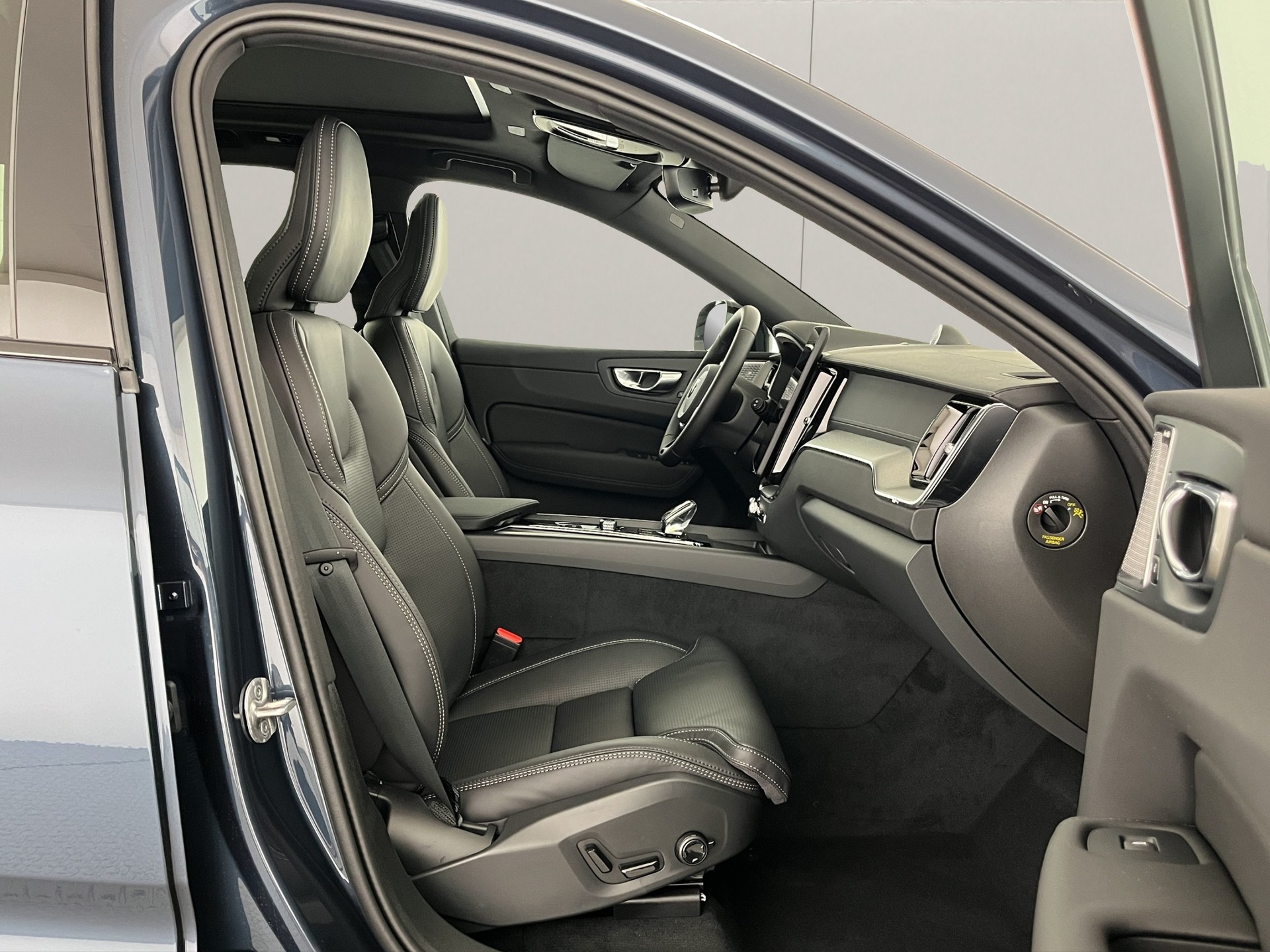 VOLVO XC60 2.0 T8 TE Ultra Dark eAWD-image-13