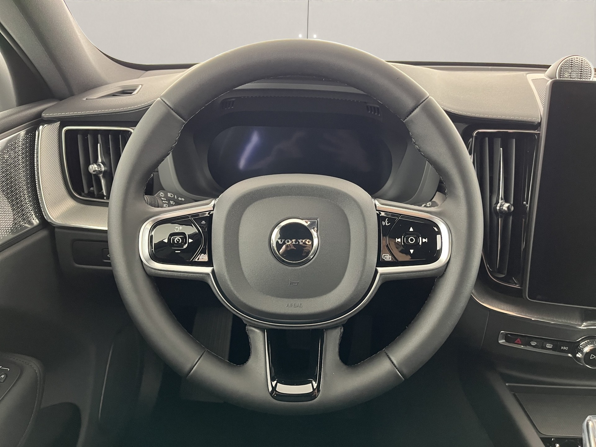 VOLVO XC60 2.0 T8 TE Ultra Dark eAWD-image-10