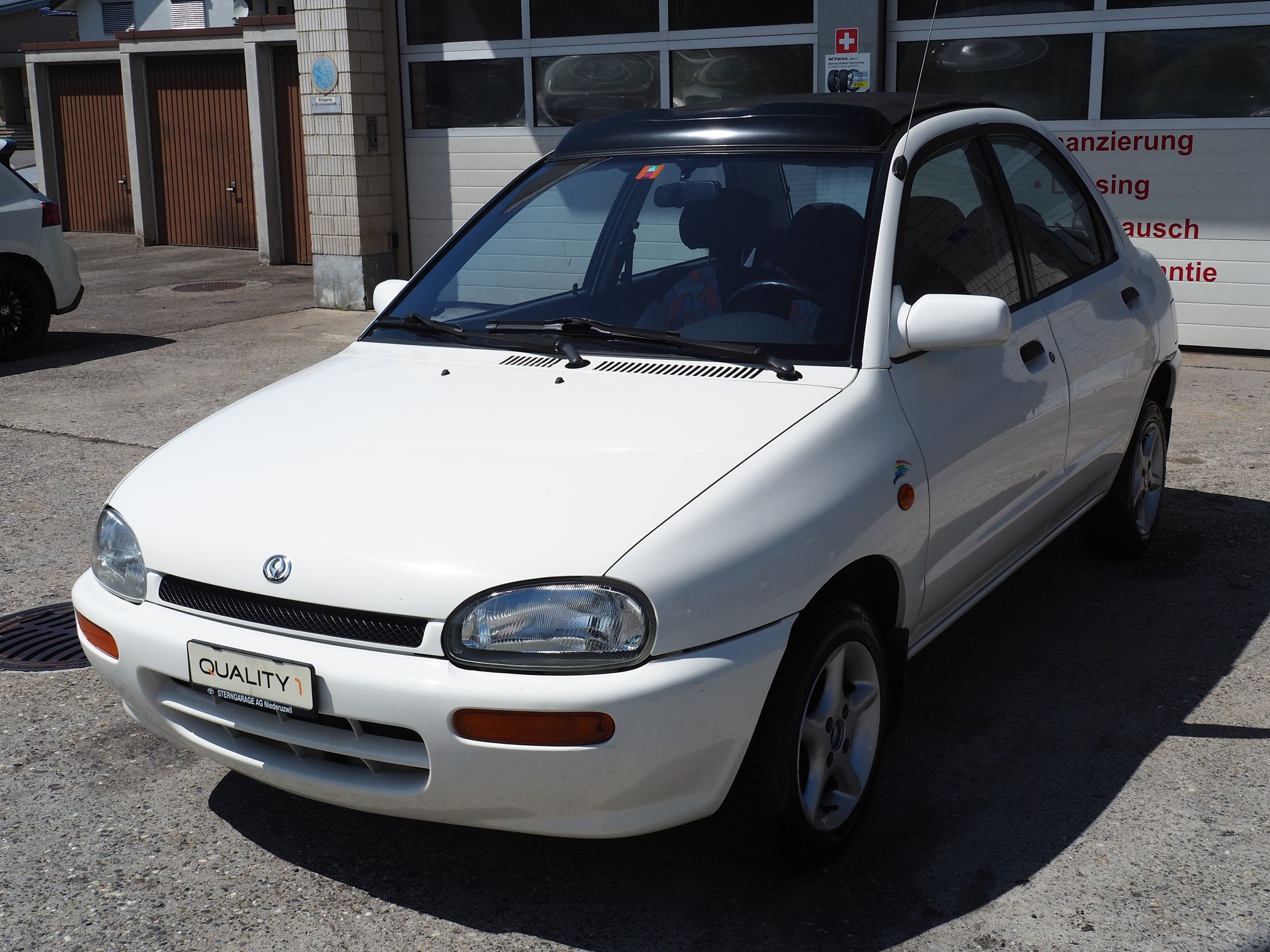 MAZDA 121 1.3i-16 LX Cabrio Top-image-2