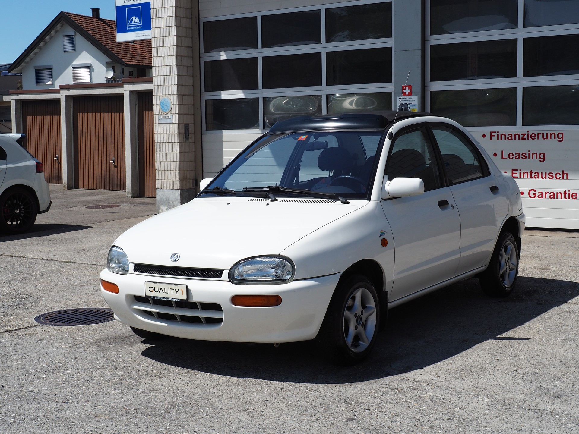 MAZDA 121 1.3i-16 LX Cabrio Top-image-0