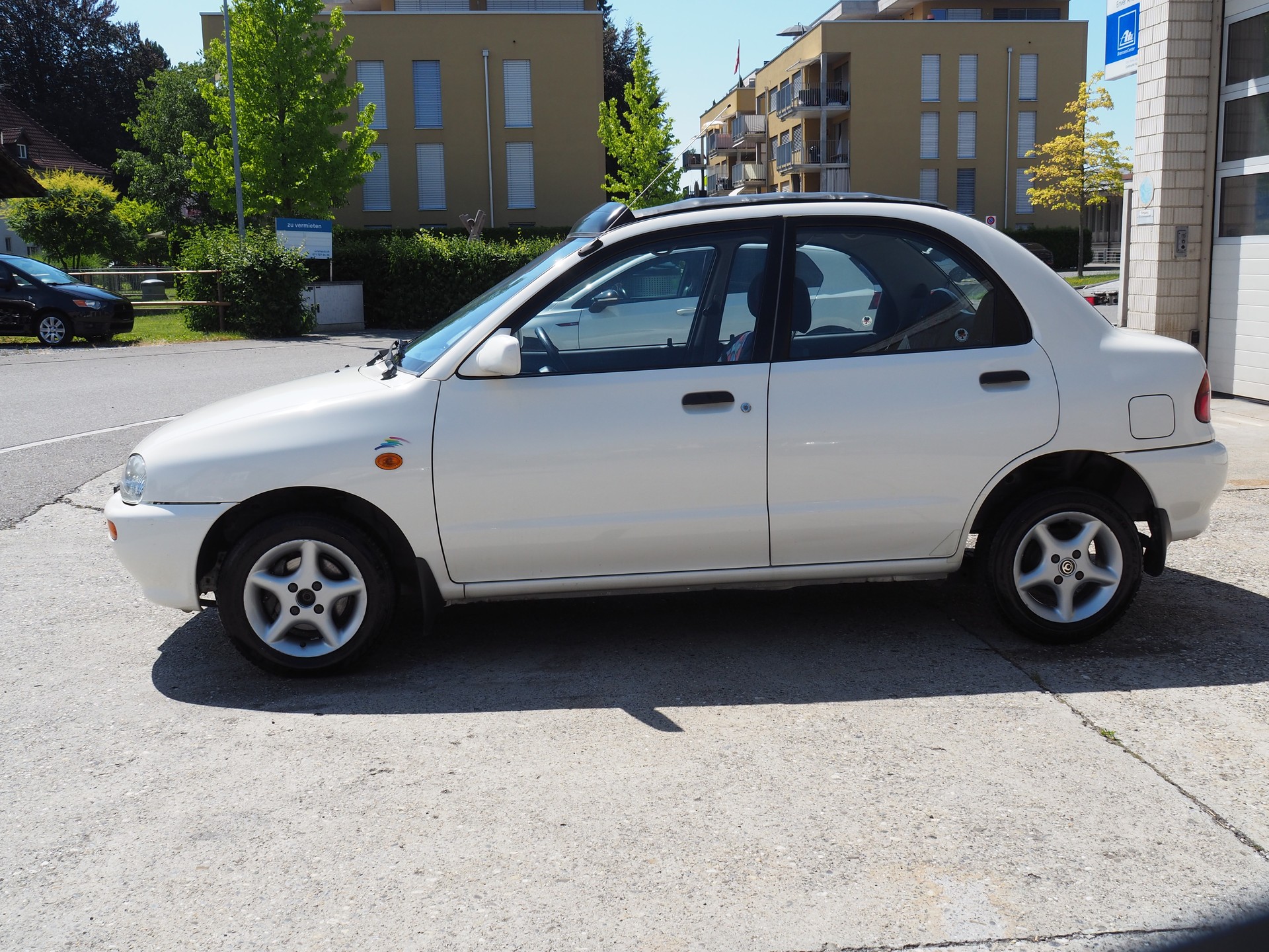 MAZDA 121 1.3i-16 LX Cabrio Top-image-1