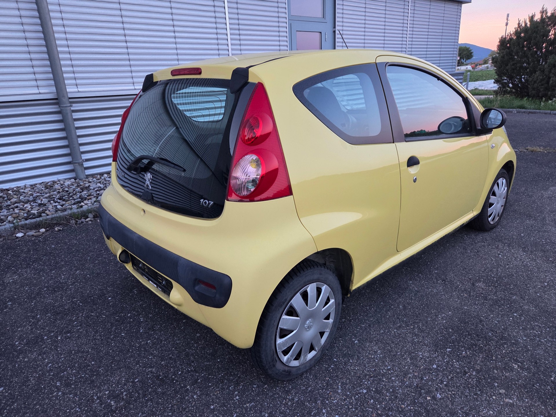 PEUGEOT 107 1.0 Trendy-image-2
