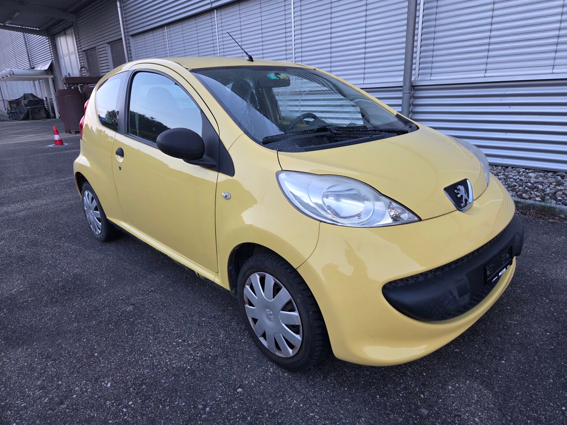 PEUGEOT 107 1.0 Trendy-image-1