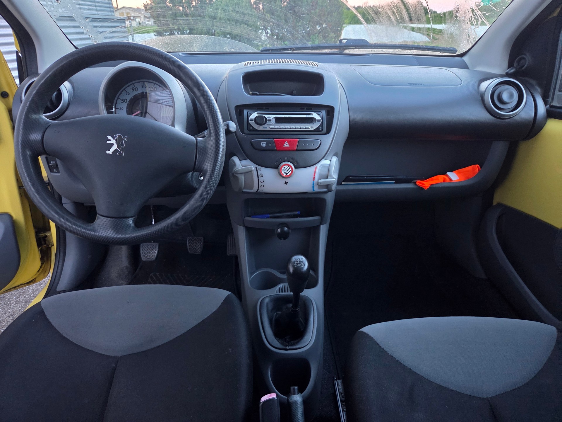 PEUGEOT 107 1.0 Trendy-image-6