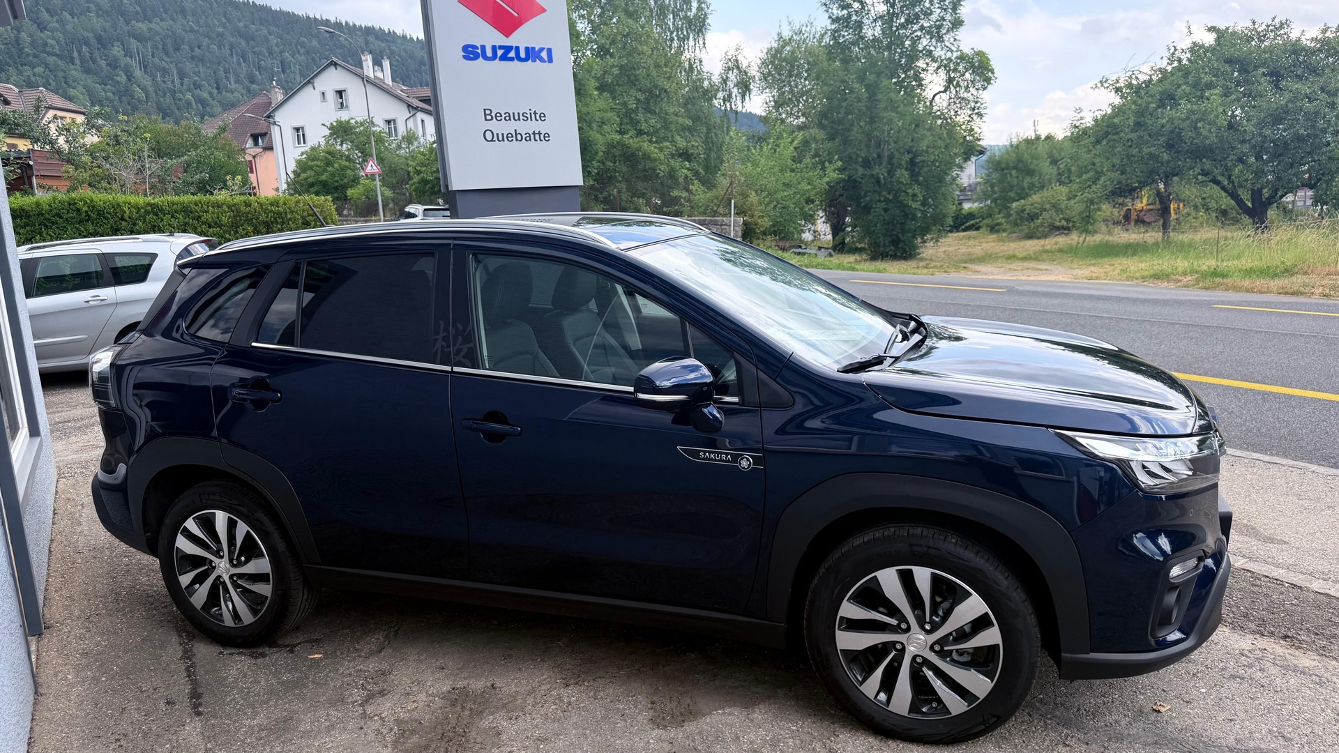 SUZUKI S-Cross 1.4 T Sakura Top Hybrid 4x4-image-3