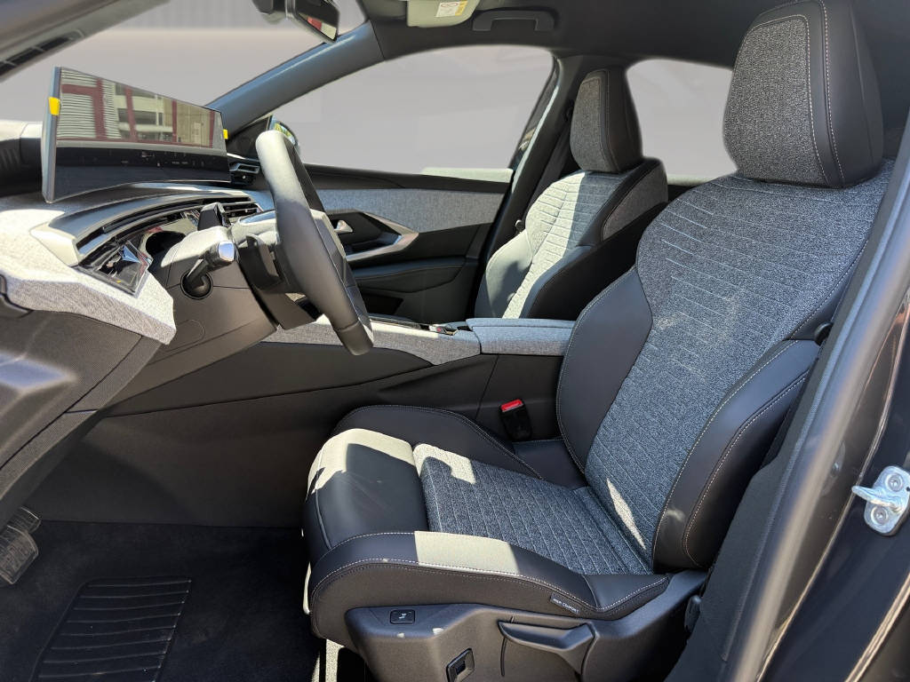 PEUGEOT 3008 Hybrid 145 e-DCS6 Allure Premium-image-5