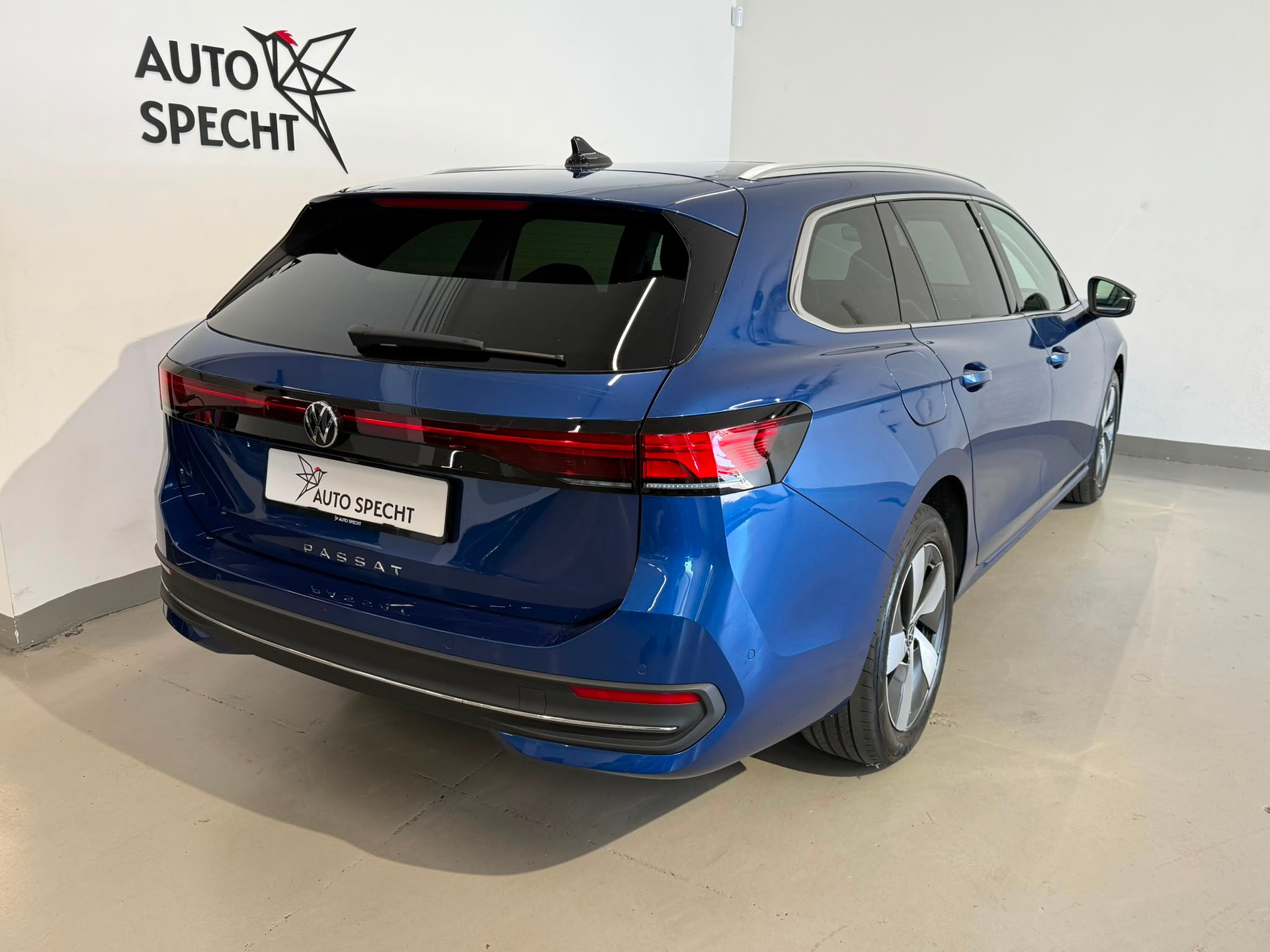 VW Passat Variant 2.0 TDI evo Business DSG-image-4