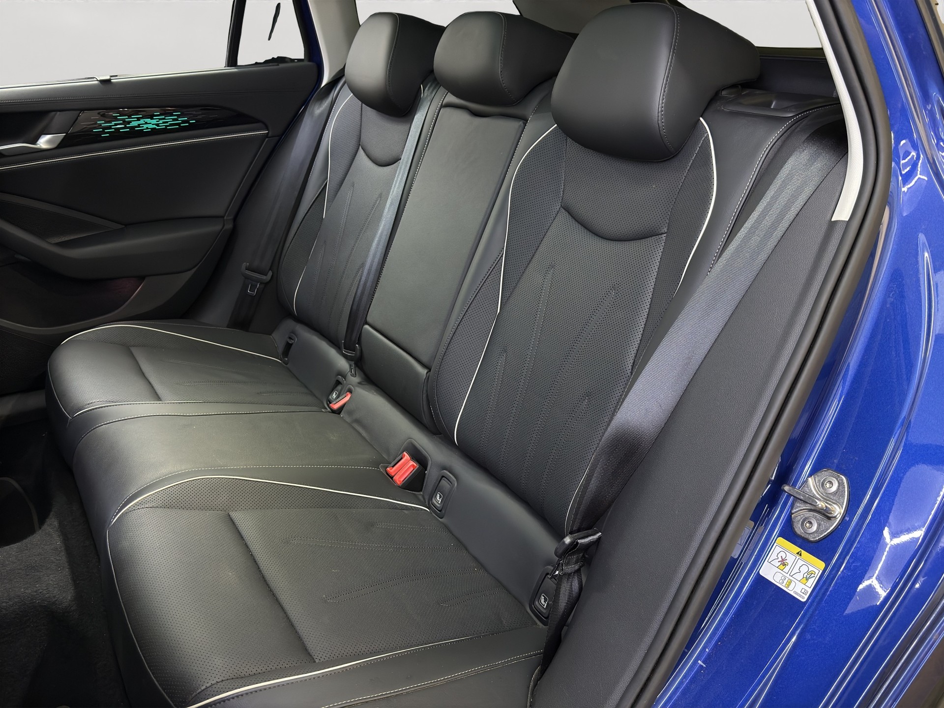 VW Passat Variant 2.0 TDI evo Business DSG-image-12