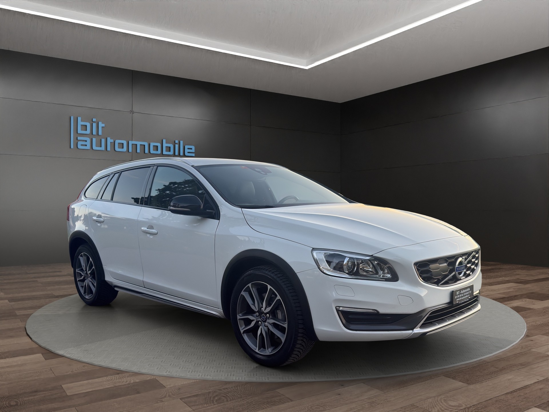 VOLVO V60 Cross Country D4 Momentum Geartronic-image-9