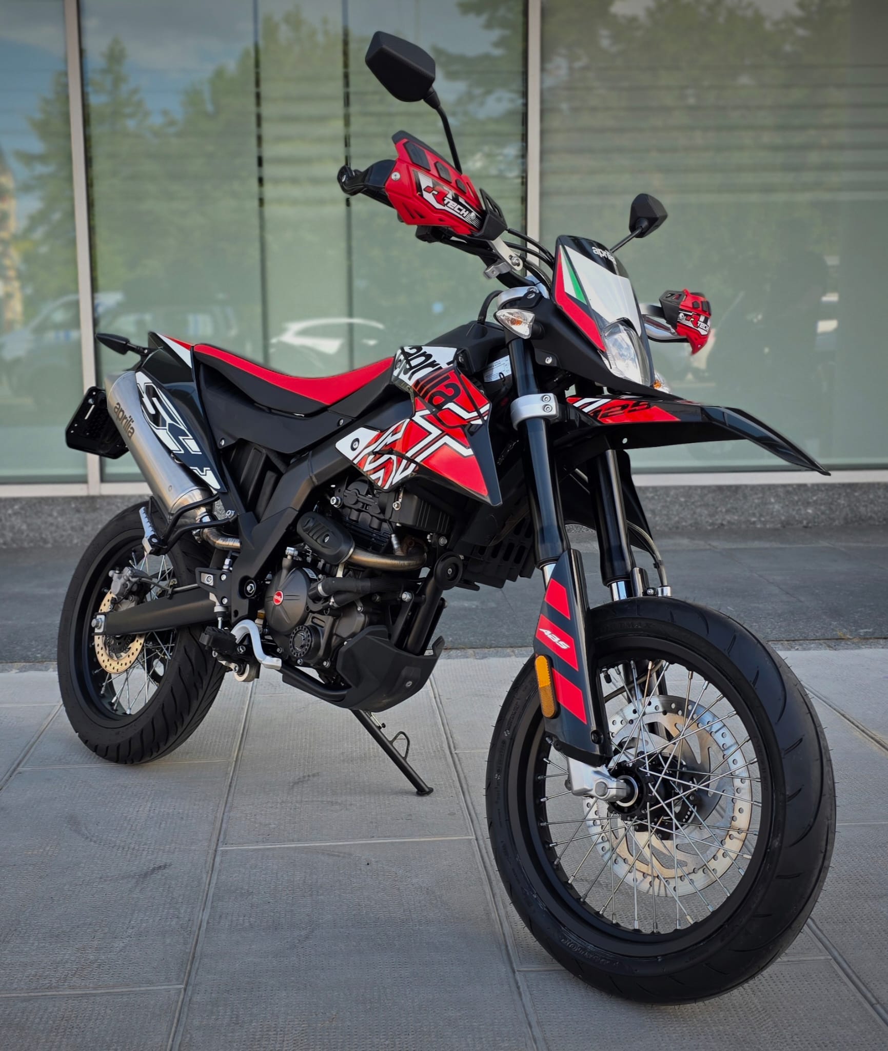 APRILIA SX 125-showroom-element-1