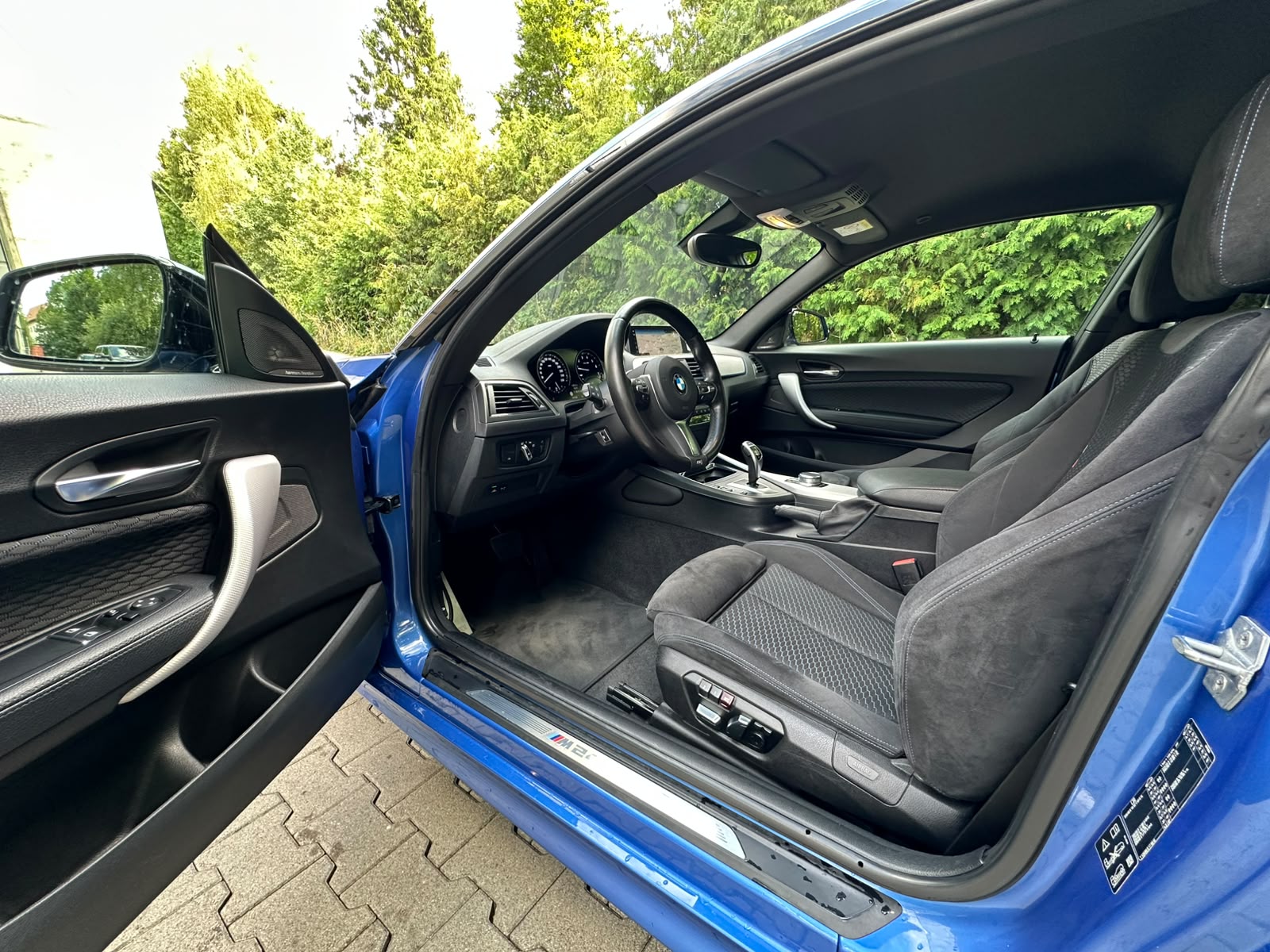 BMW M240i xDrive Steptronic-image-8