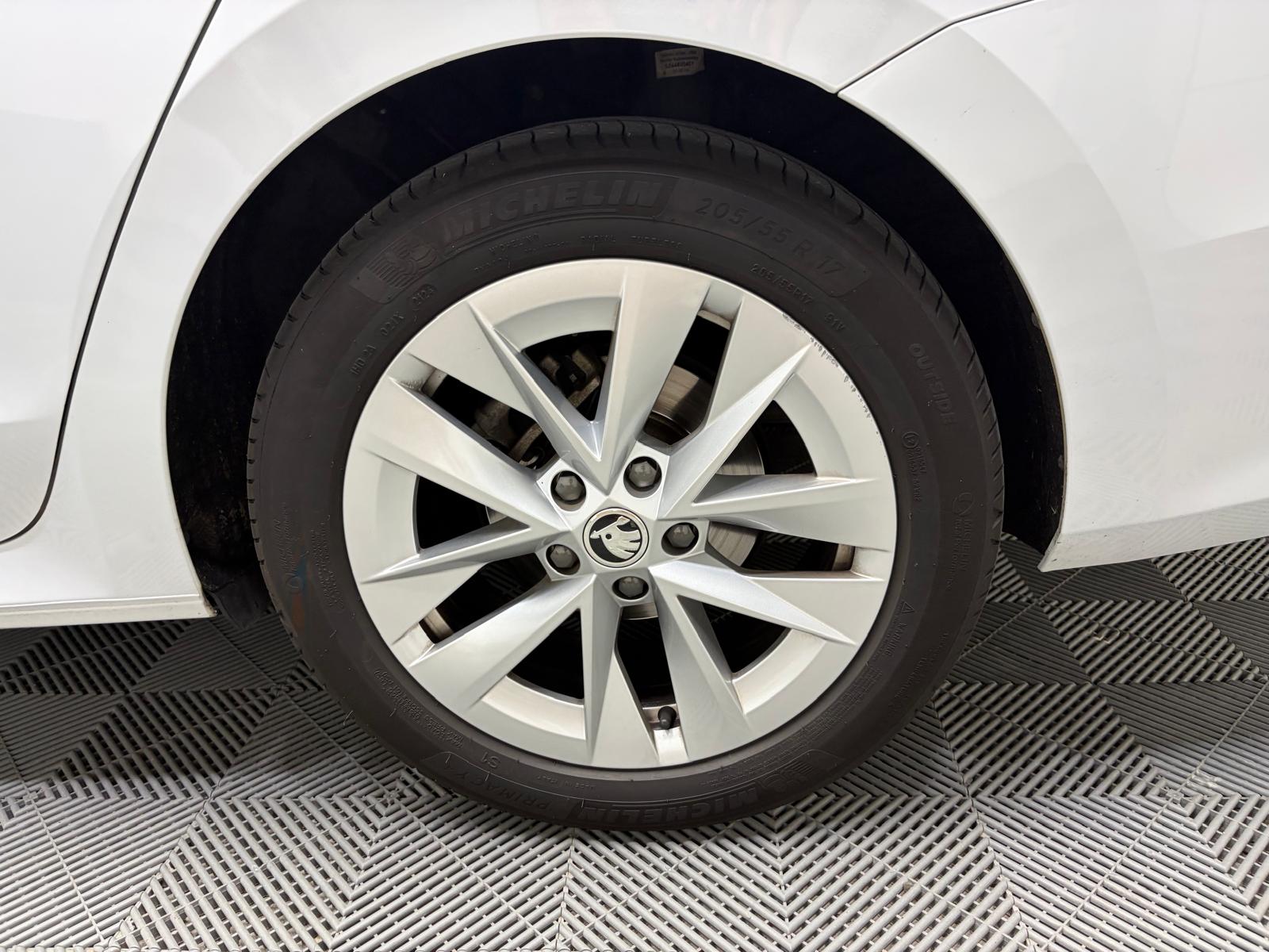 SKODA Octavia Combi 1.5 TSI mHEV DSG Selection-image-23
