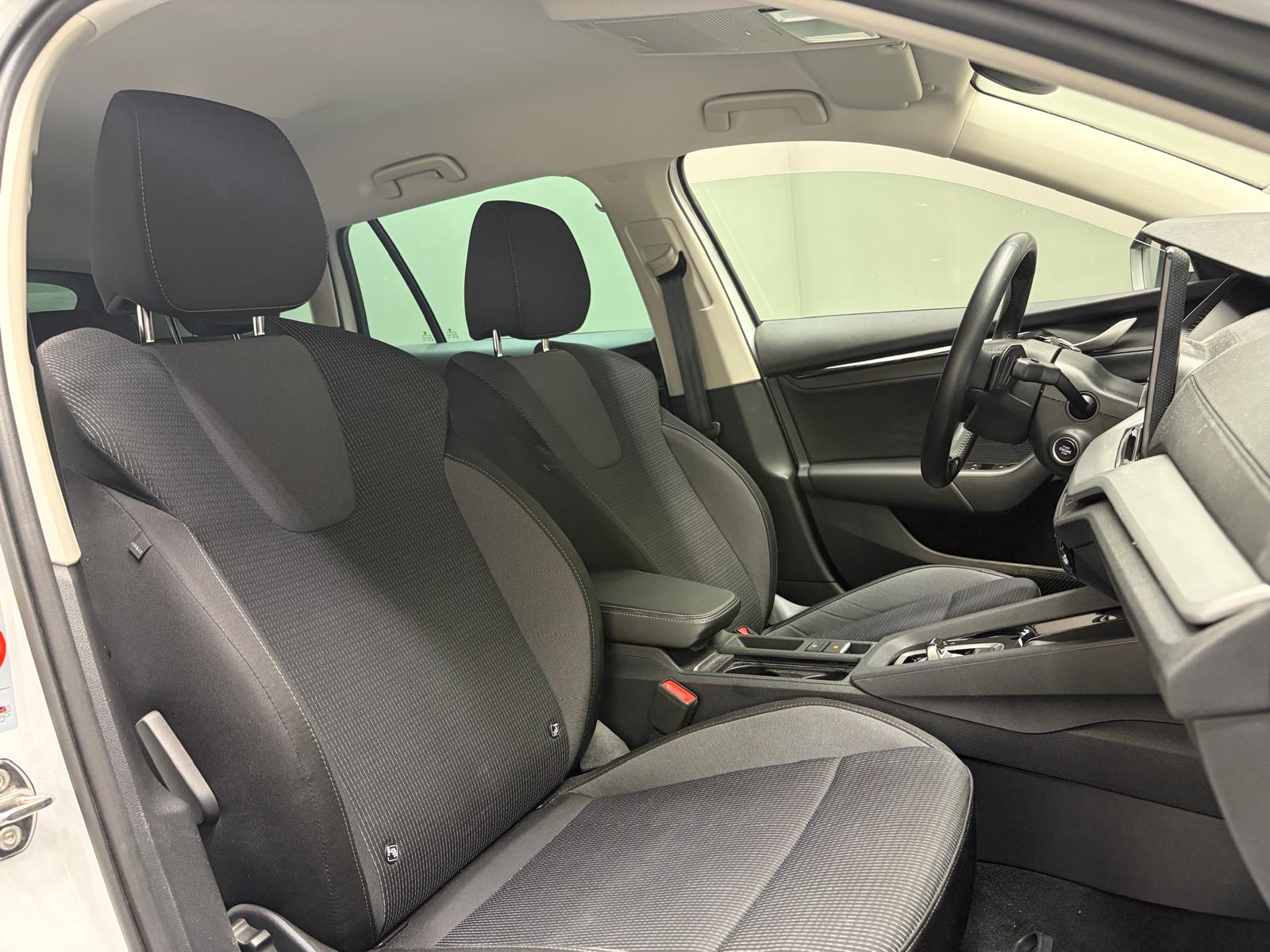 SKODA Octavia Combi 1.5 TSI mHEV DSG Selection-image-9