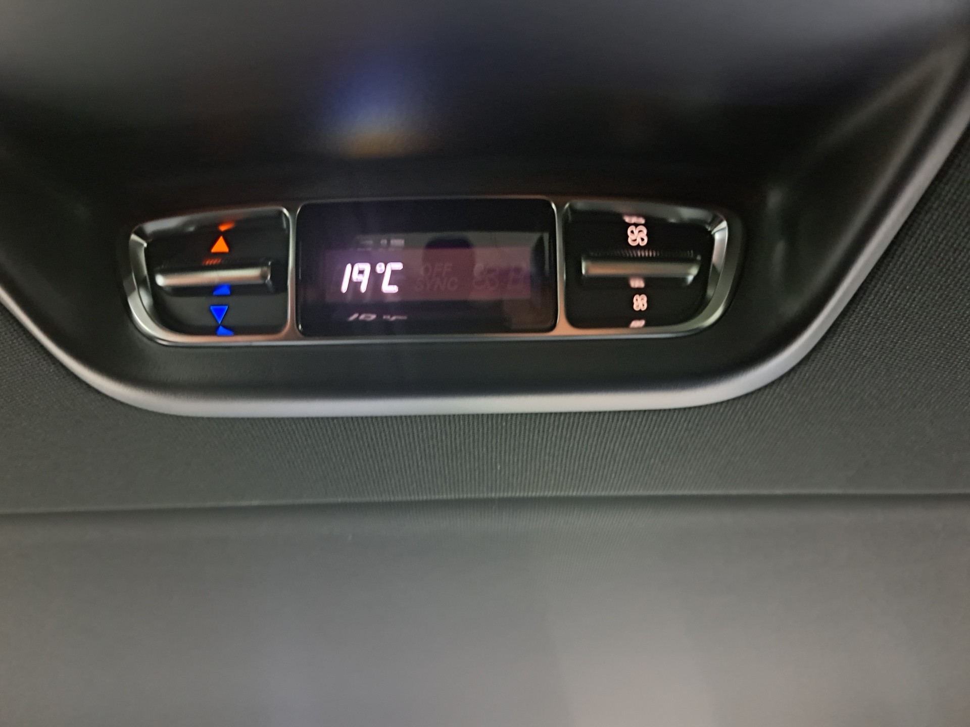 MERCEDES-BENZ V 250 d 4MATIC AVANTGARDE 3200mm L-image-11