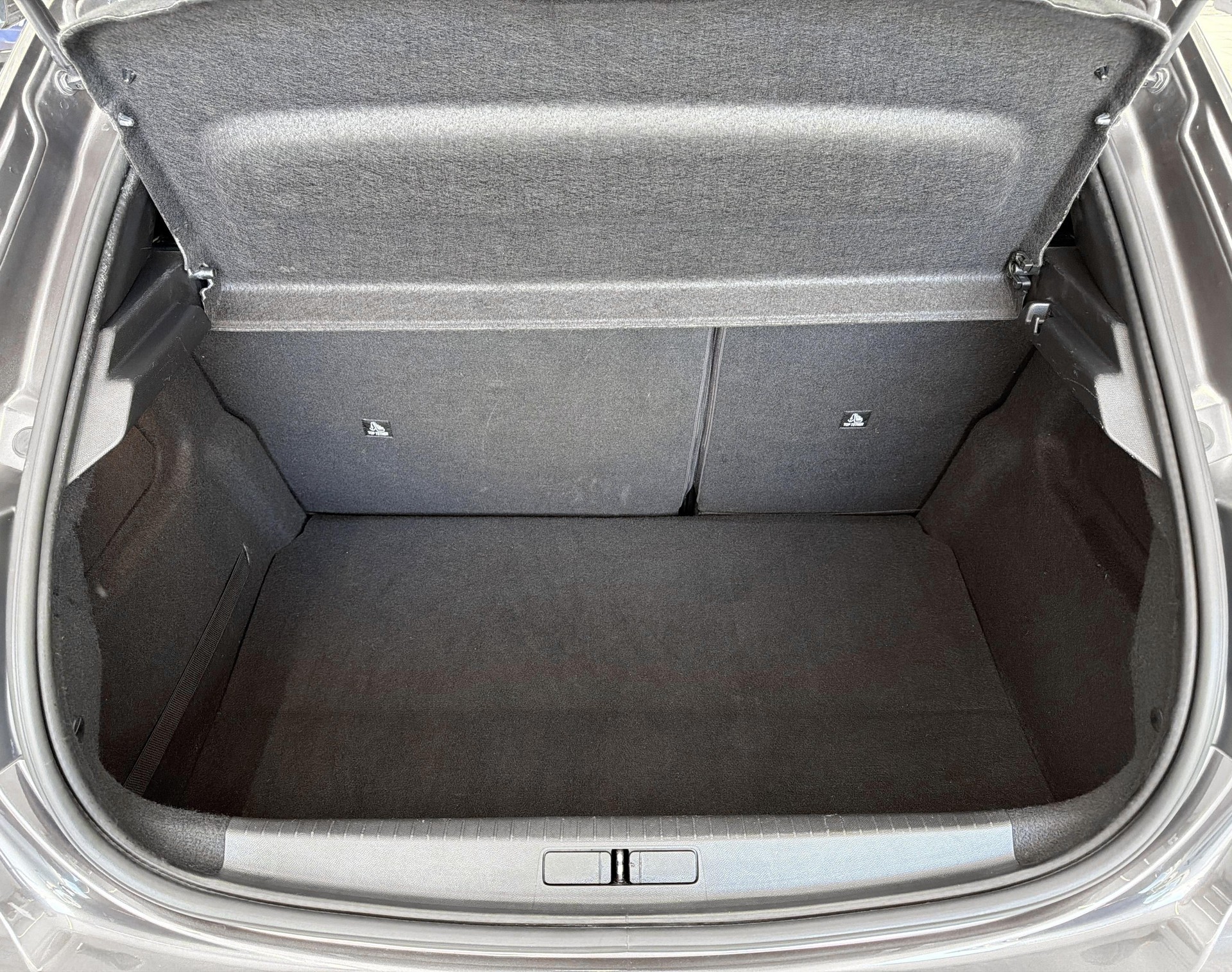 PEUGEOT 208 1.2 PureTech 100 Allure-image-10