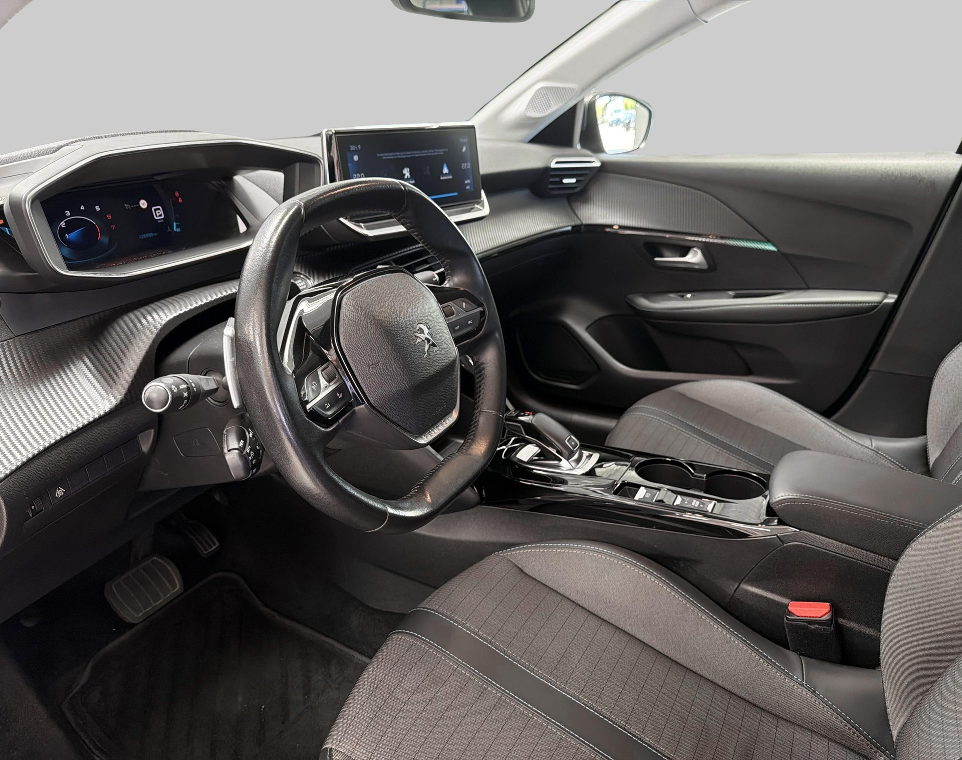 PEUGEOT 208 1.2 PureTech 100 Allure-image-7