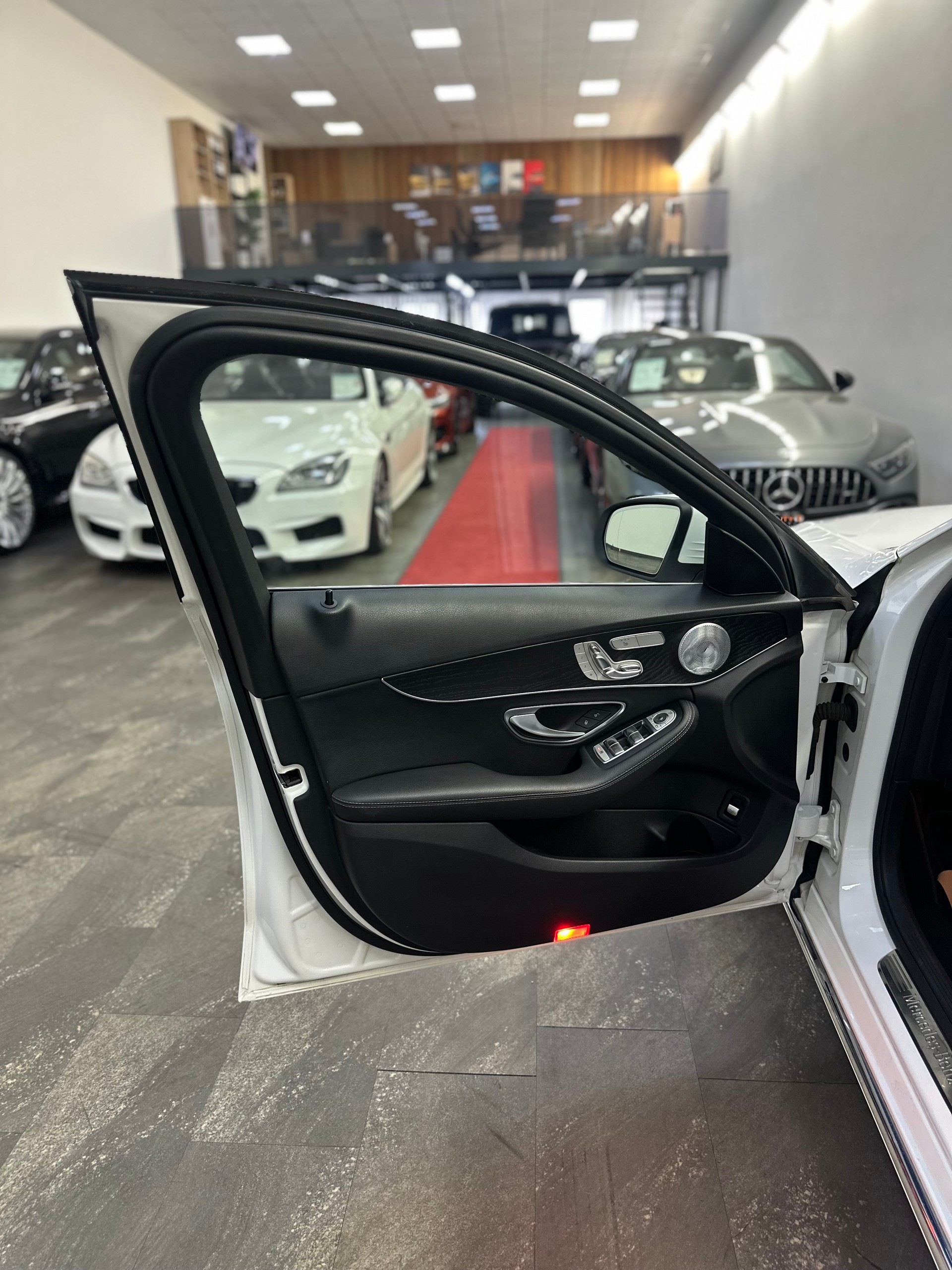MERCEDES-BENZ C 350 e 7G-Tronic-image-18