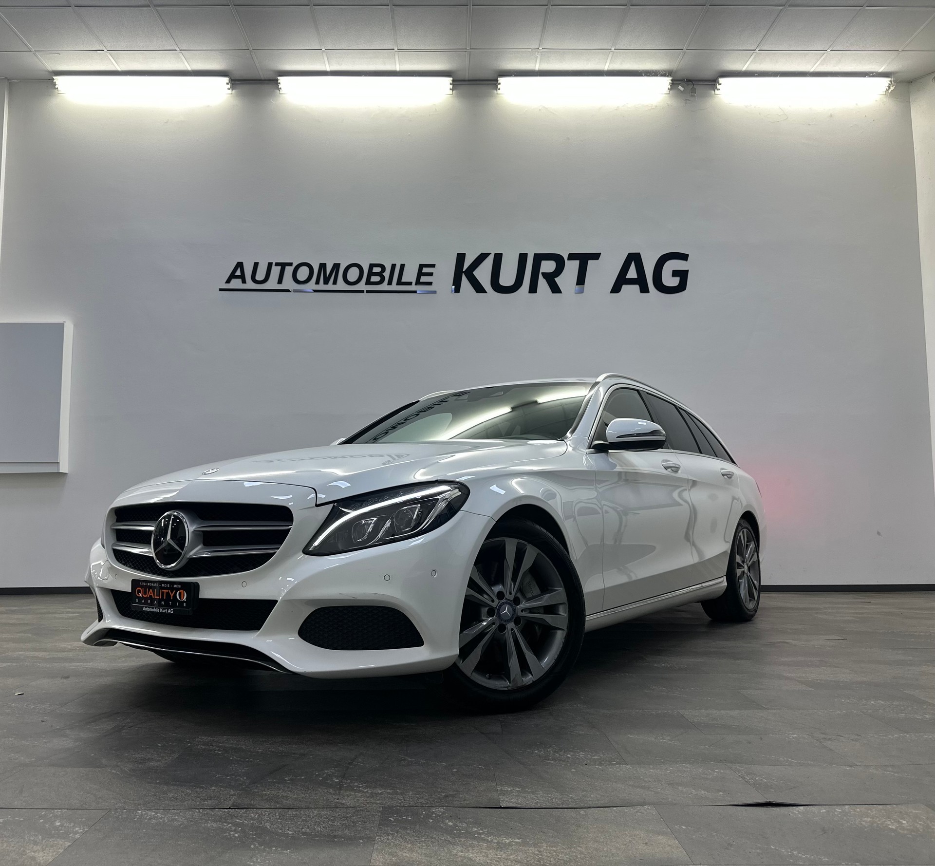 MERCEDES-BENZ C 350 e 7G-Tronic-showroom-element-1