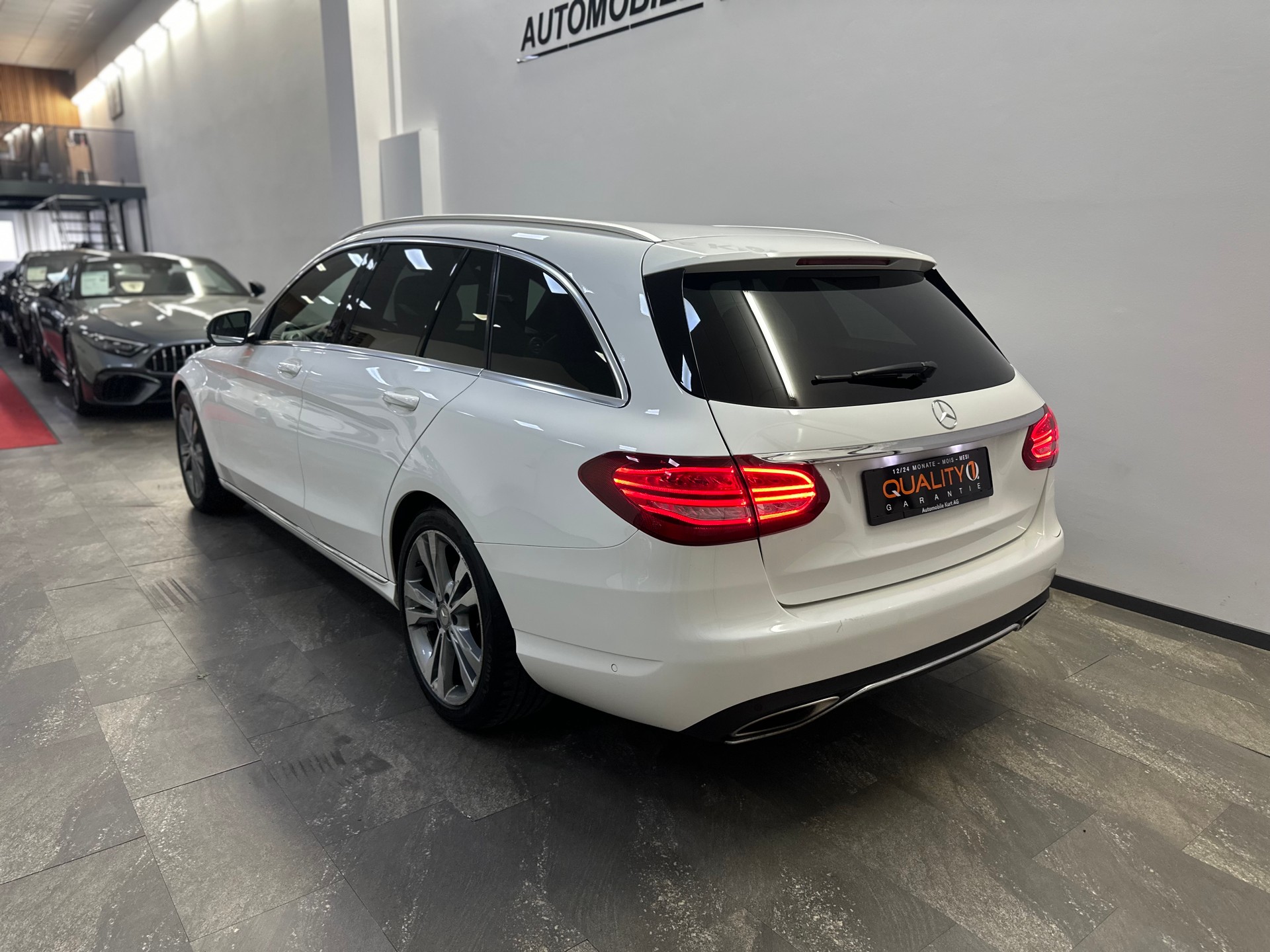 MERCEDES-BENZ C 350 e 7G-Tronic-showroom-element-3