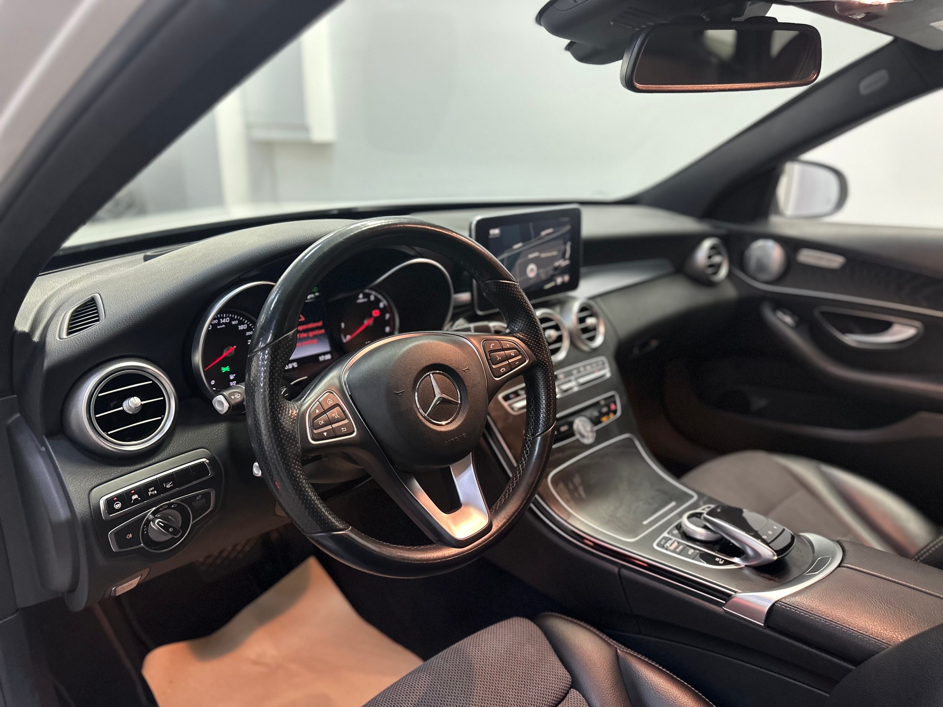 MERCEDES-BENZ C 350 e 7G-Tronic-image-13