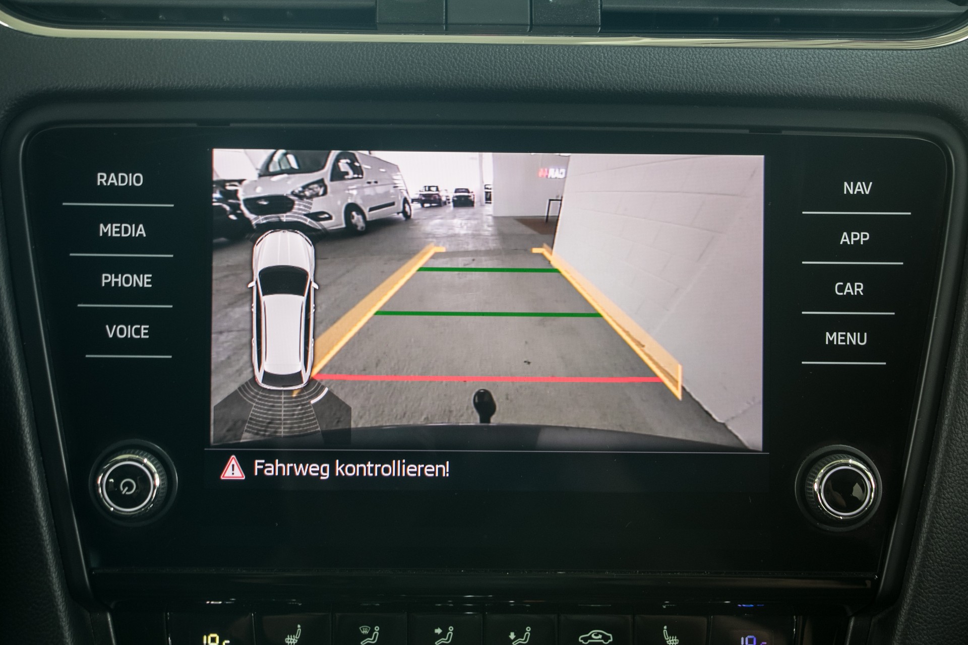 SKODA Octavia Combi 1.5 TSI Clever DSG-image-7