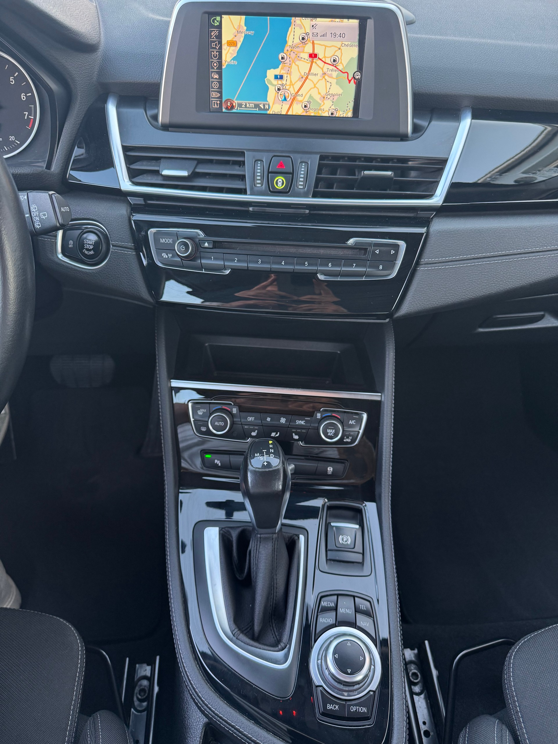 BMW 220i Gran Tourer Sport Line Steptronic-image-11
