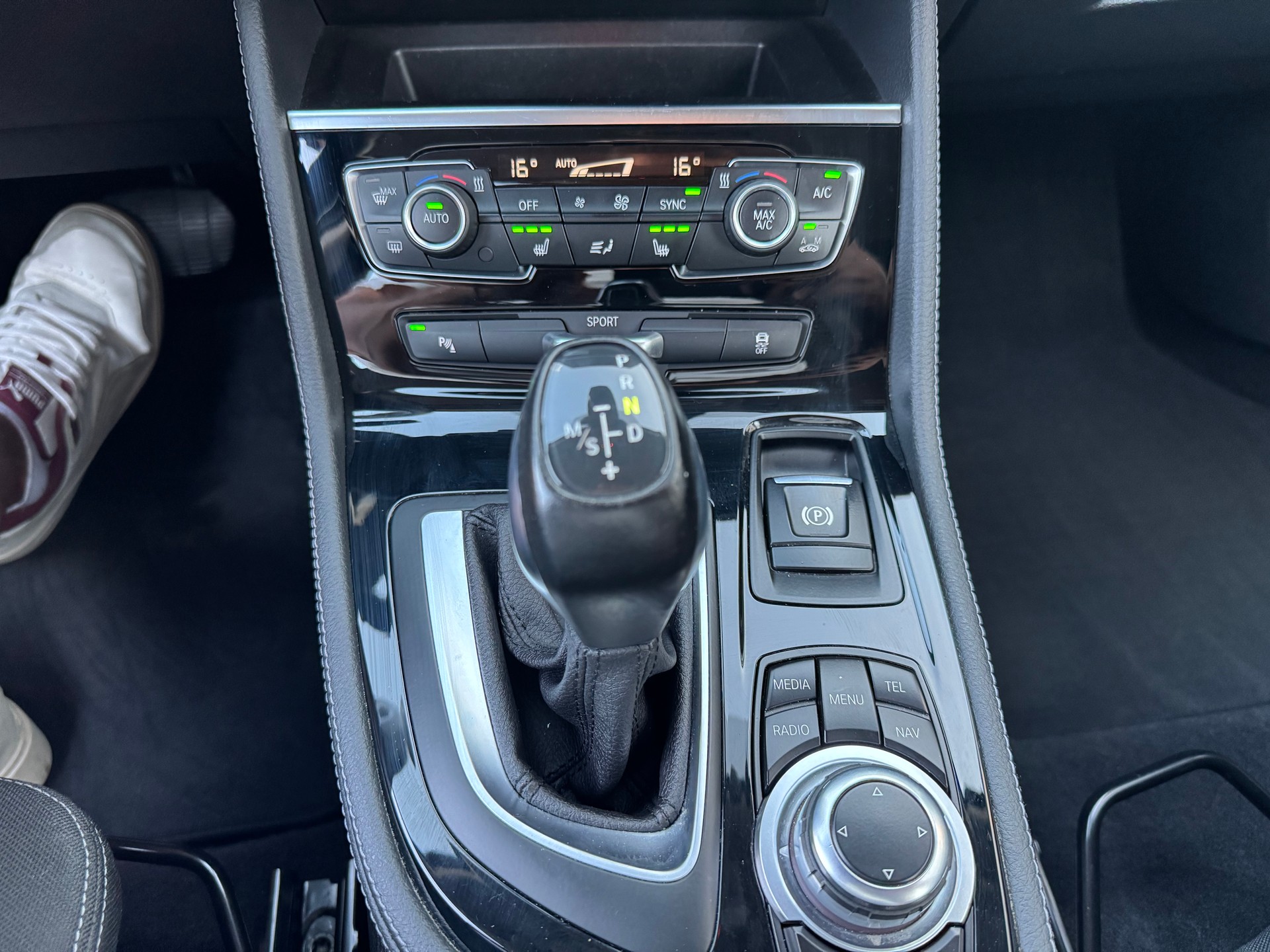 BMW 220i Gran Tourer Sport Line Steptronic-image-12