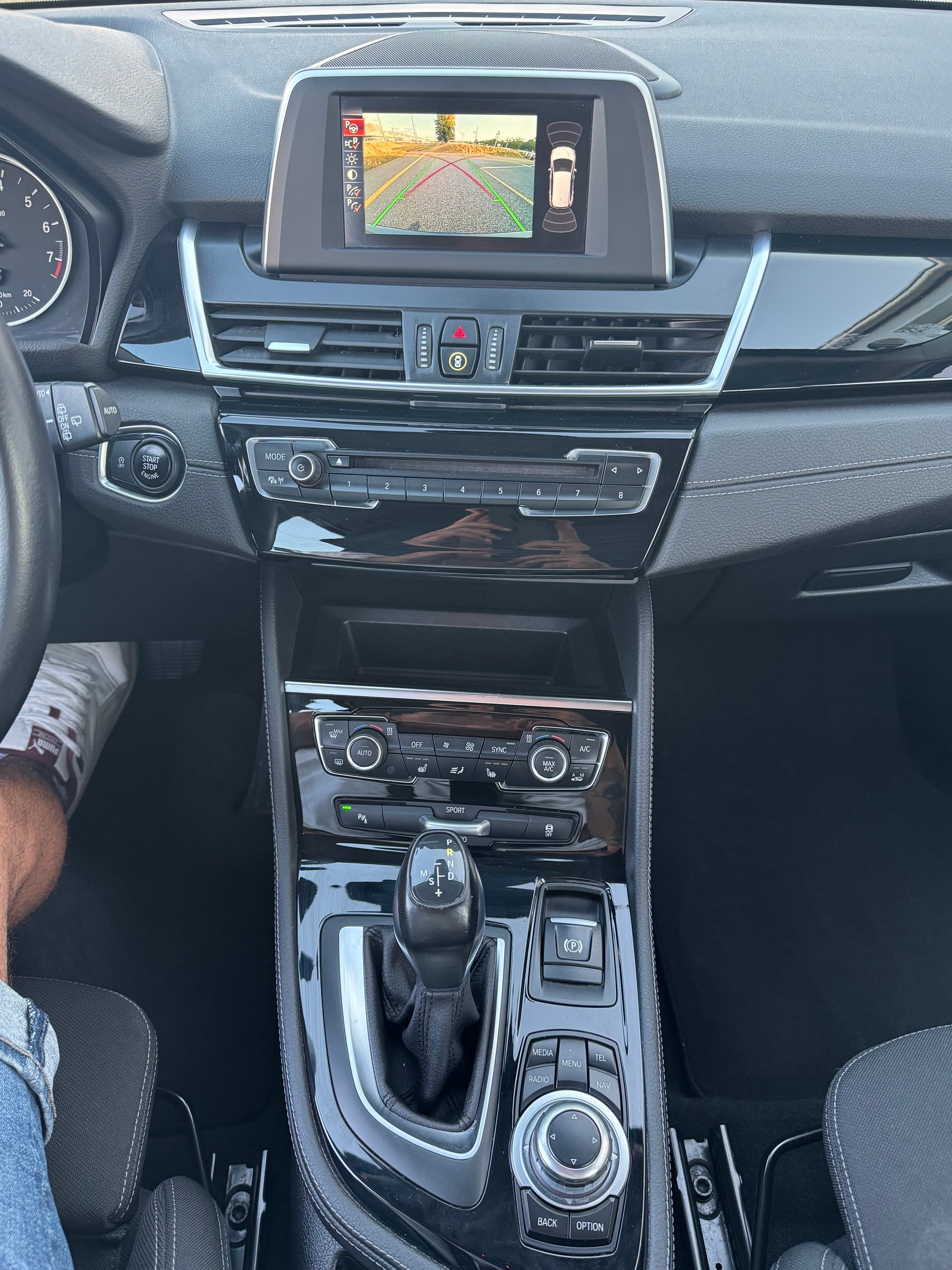 BMW 220i Gran Tourer Sport Line Steptronic-image-10