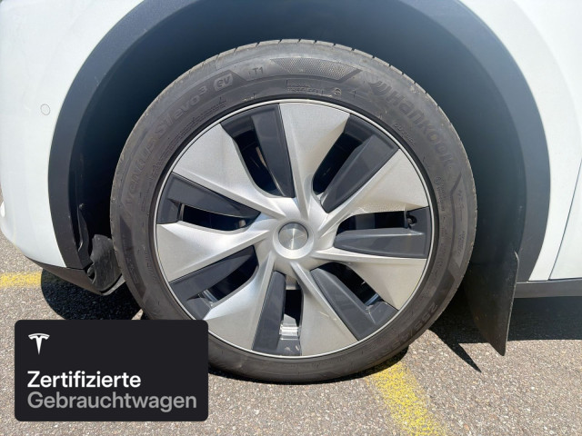 TESLA Model Y Long Range AWD-image-4