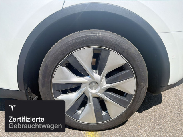 TESLA Model Y Long Range AWD-image-5